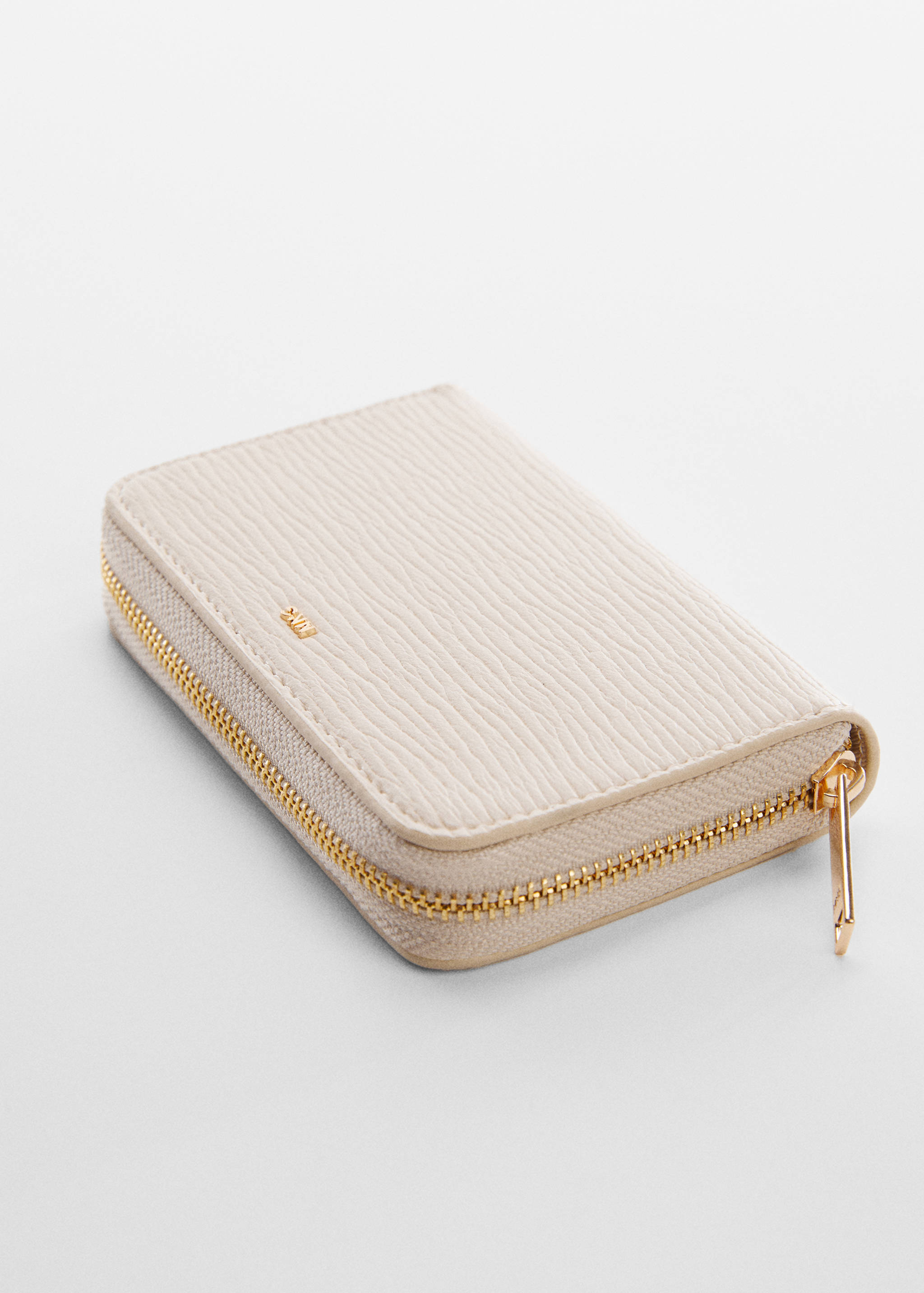Textured wallet with embossed logo - Details of the article 1