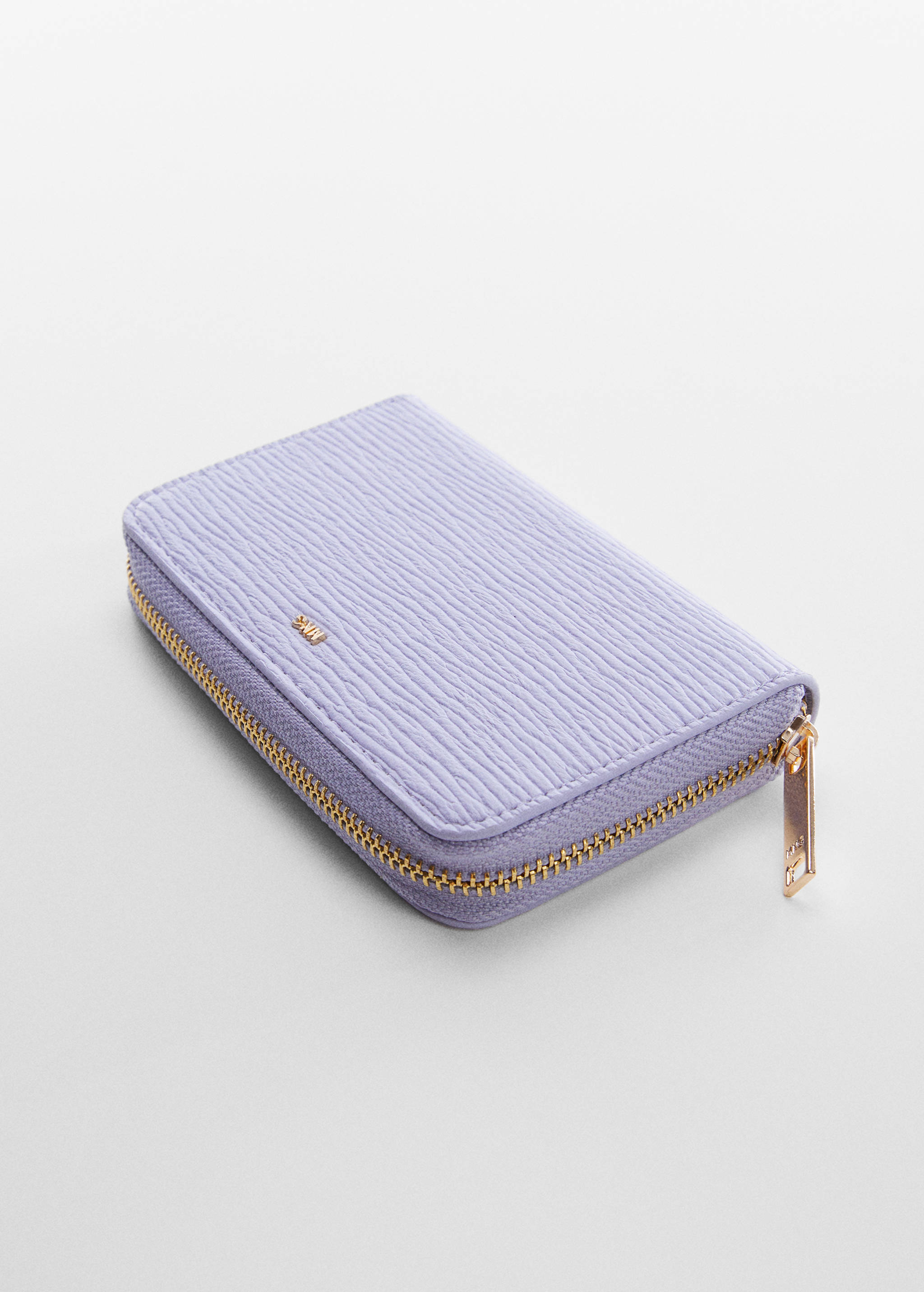 Textured wallet with embossed logo - Details of the article 1
