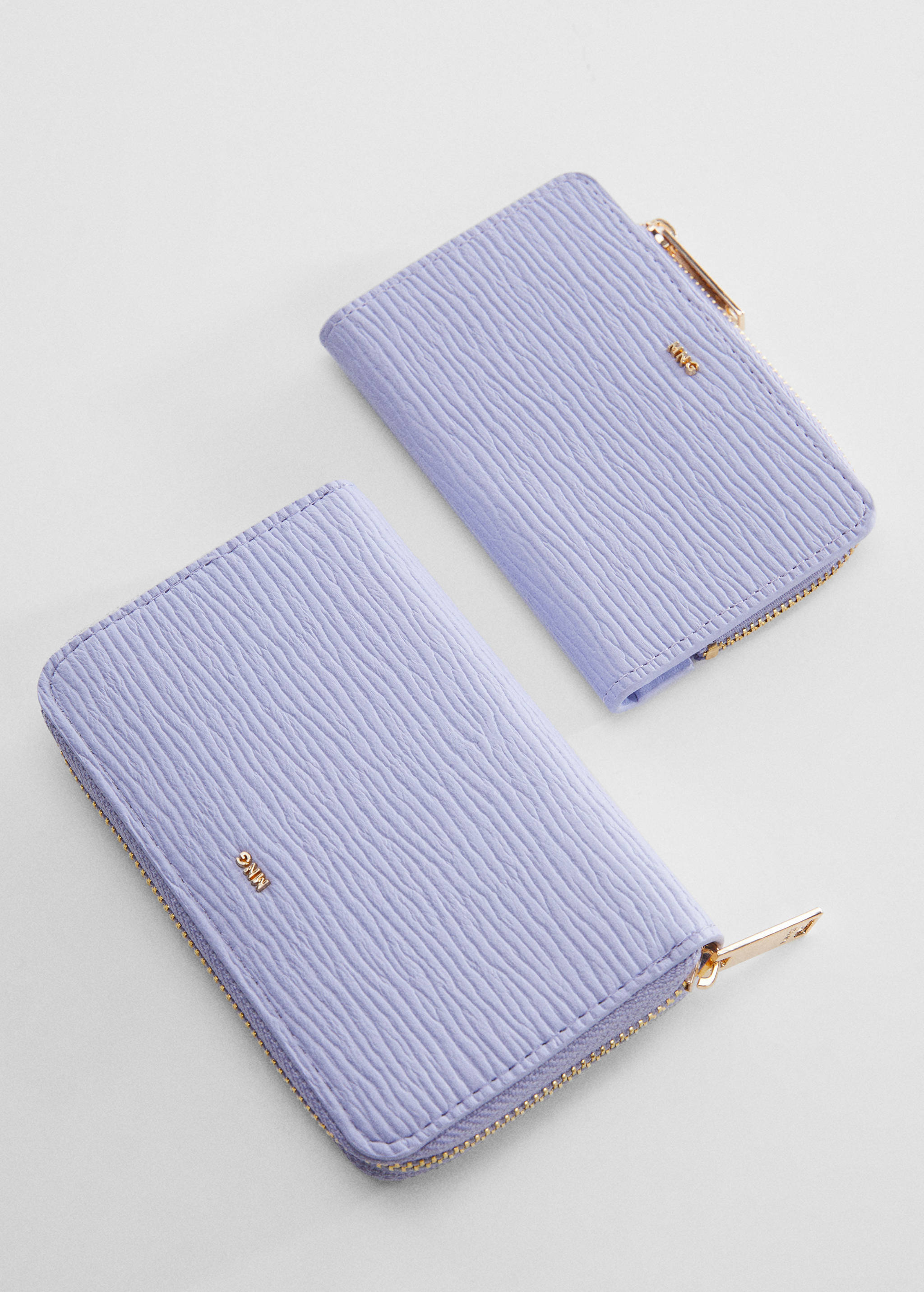 Textured wallet with embossed logo - Details of the article 3