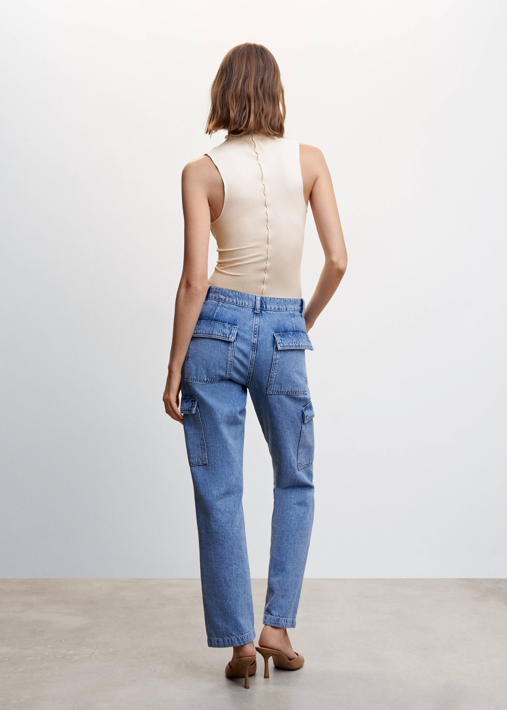 Top seam detail - Reverse of the article