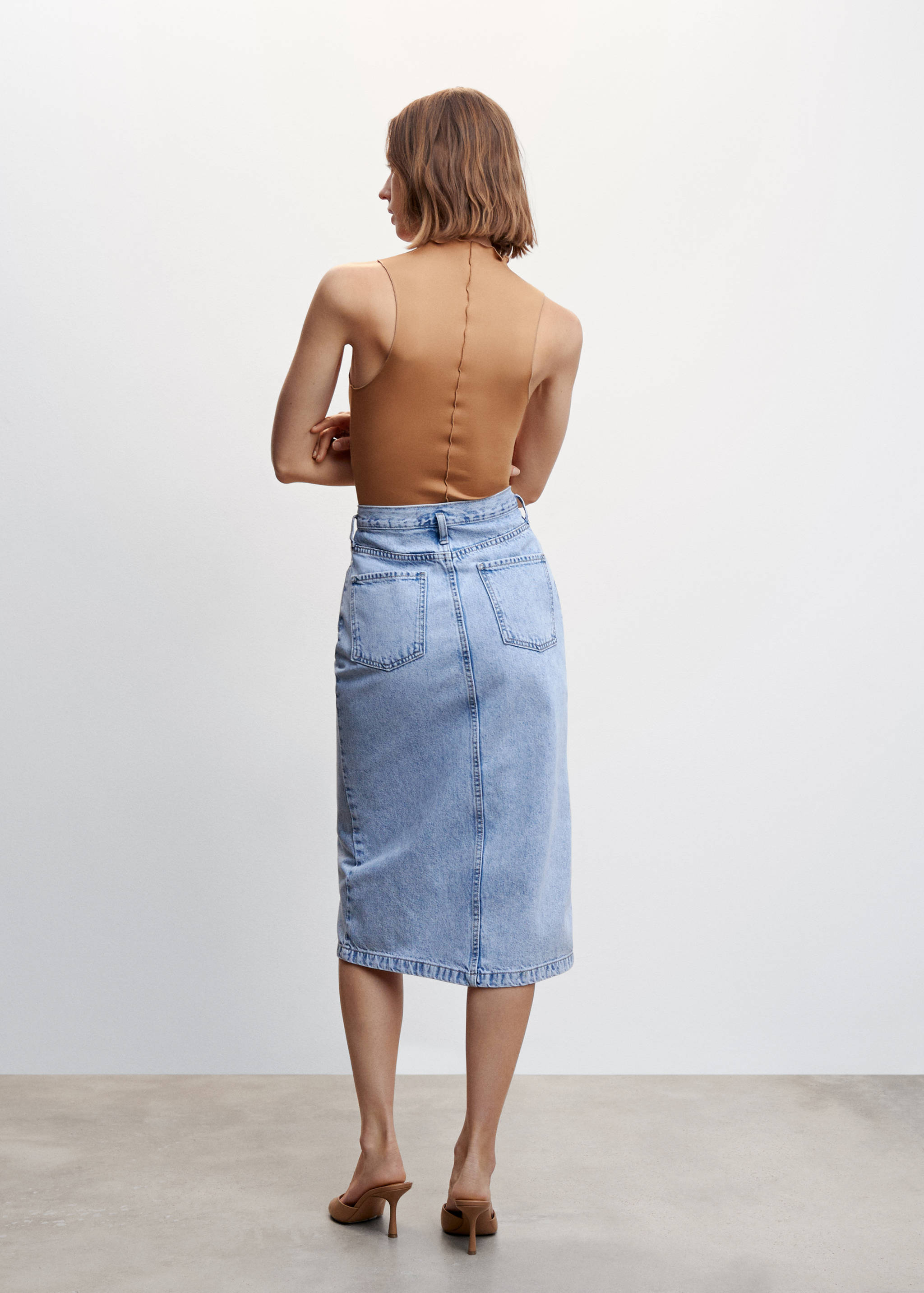 Top seam detail - Reverse of the article