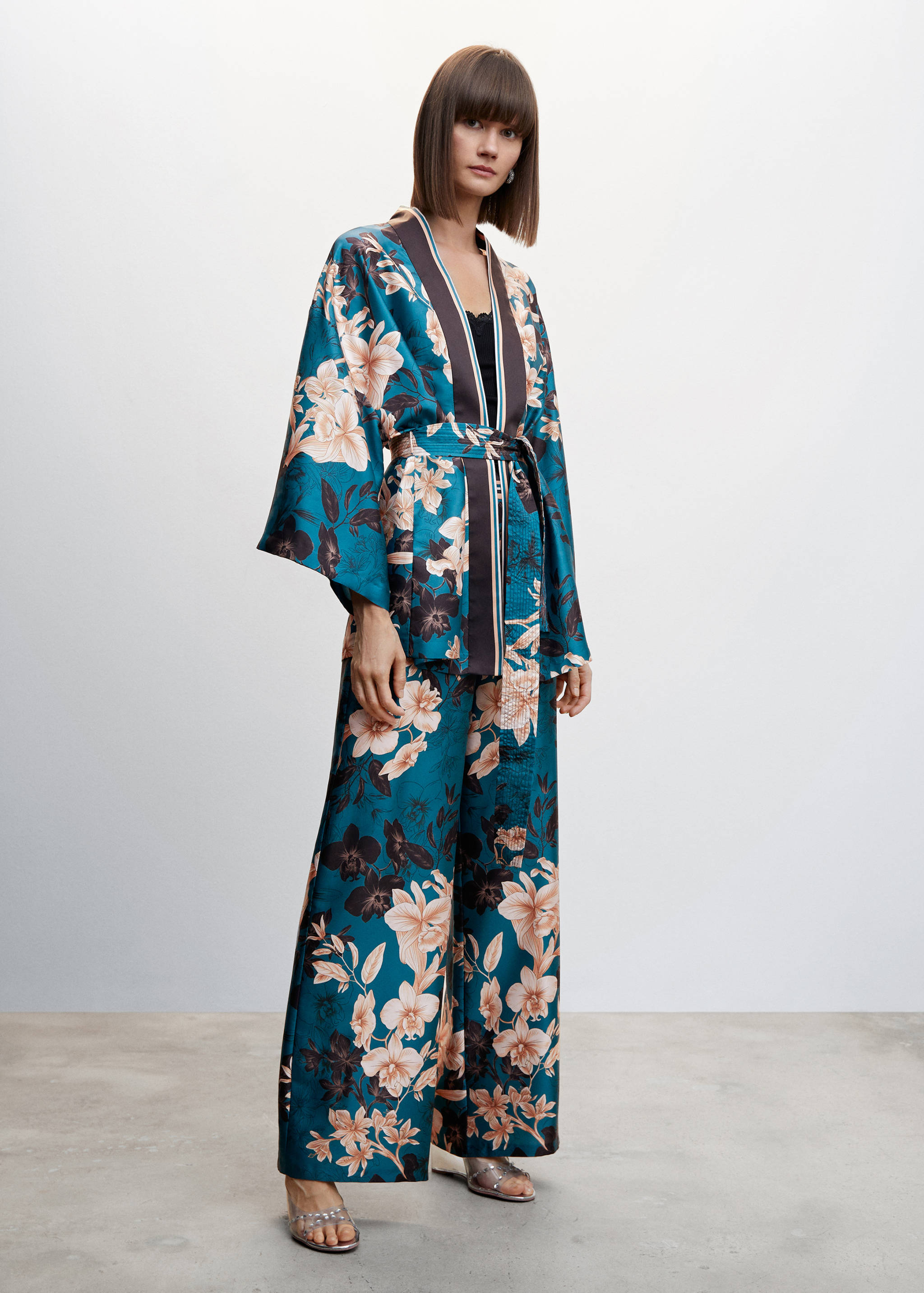 Floral kimono with bow closure - General plane
