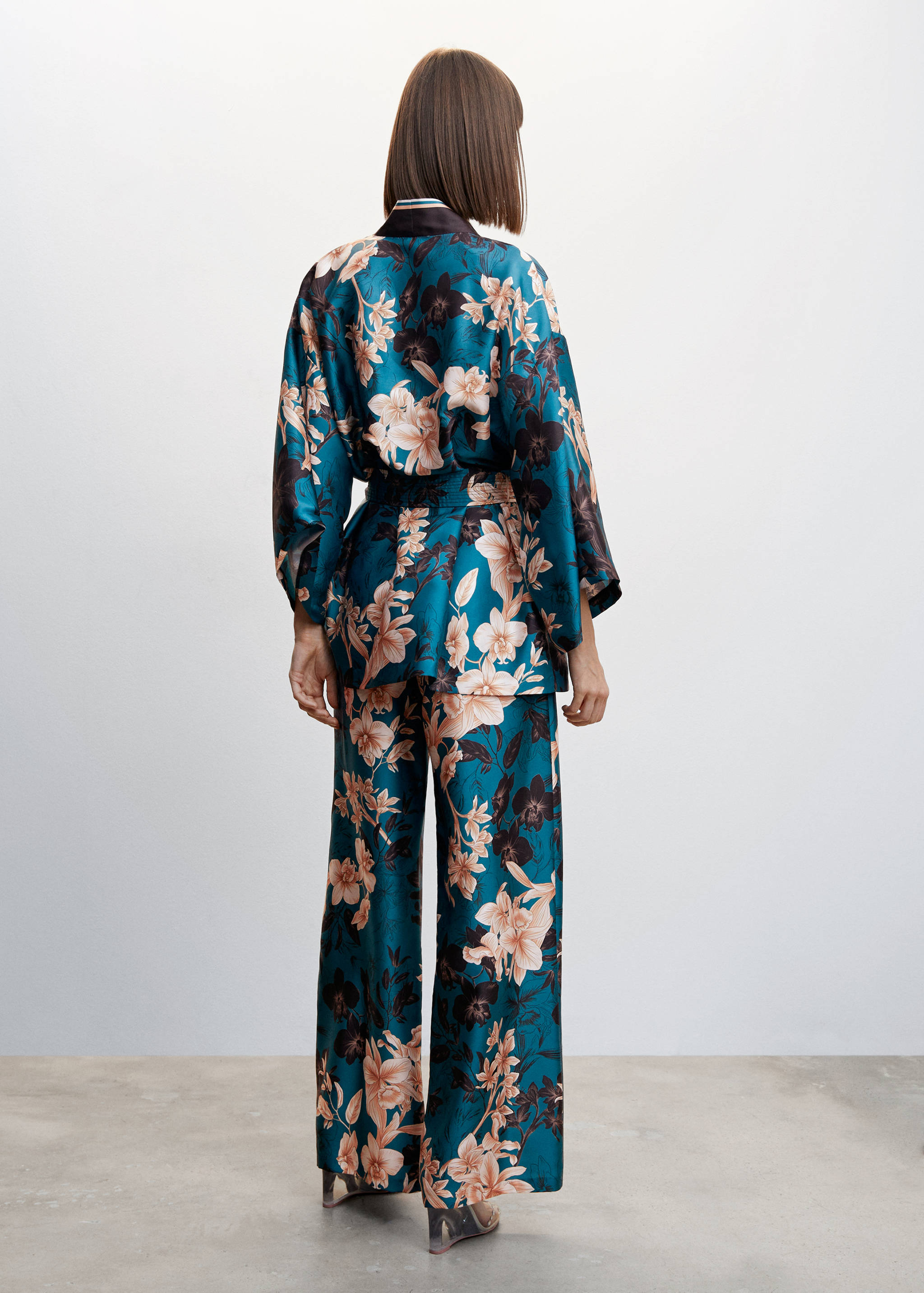 Floral kimono with bow closure - Reverse of the article