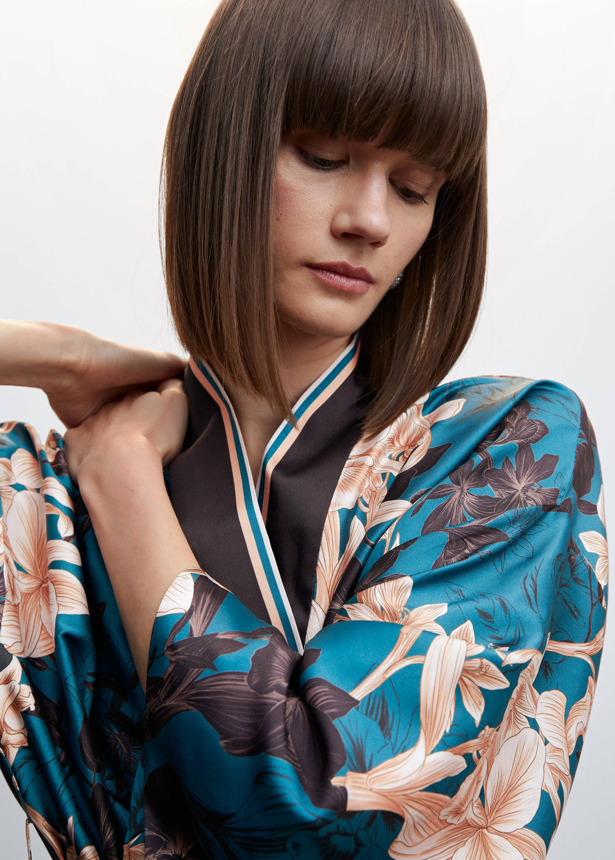 Floral kimono with bow closure - Details of the article 1
