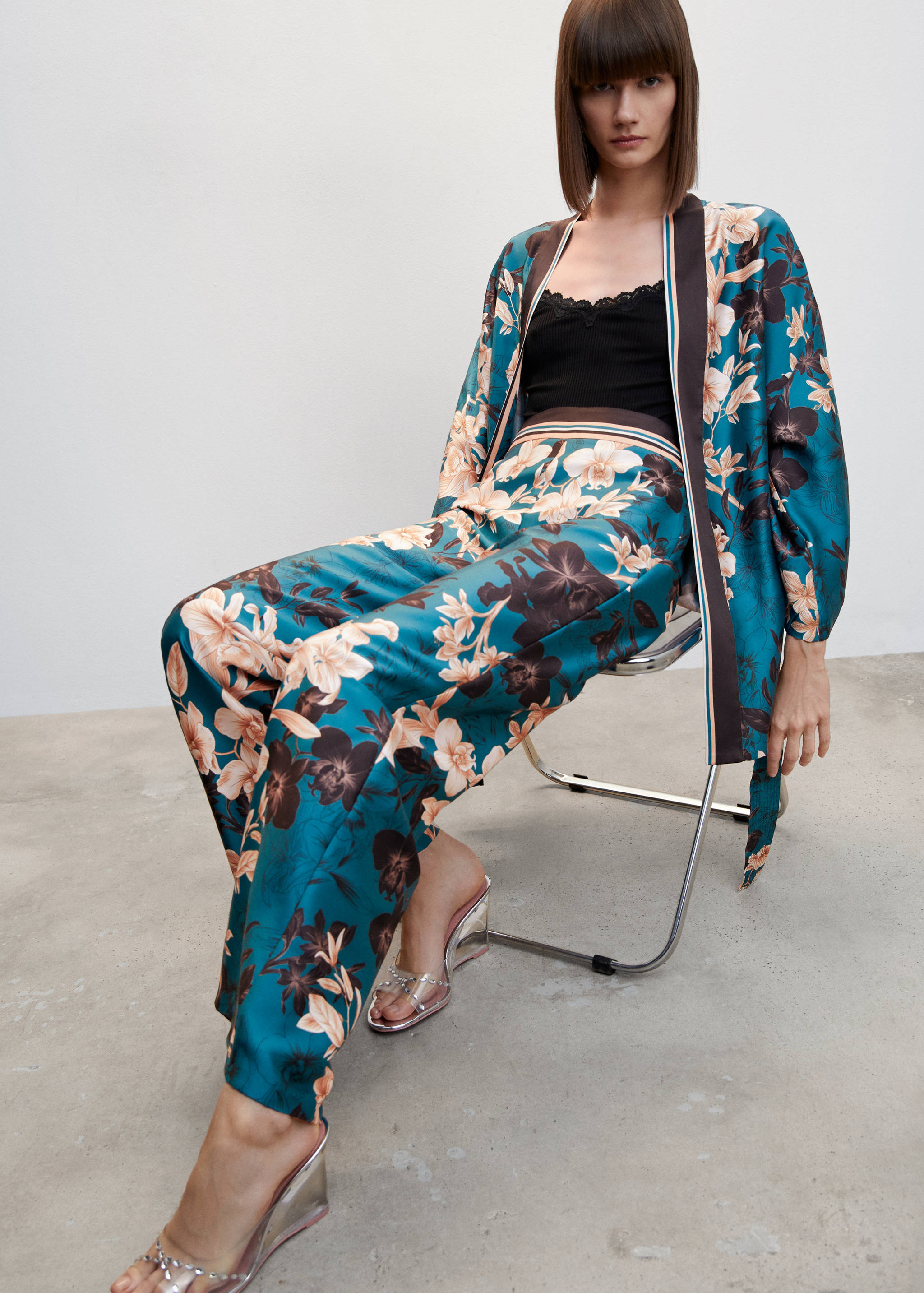 Floral kimono with bow closure - Details of the article 2