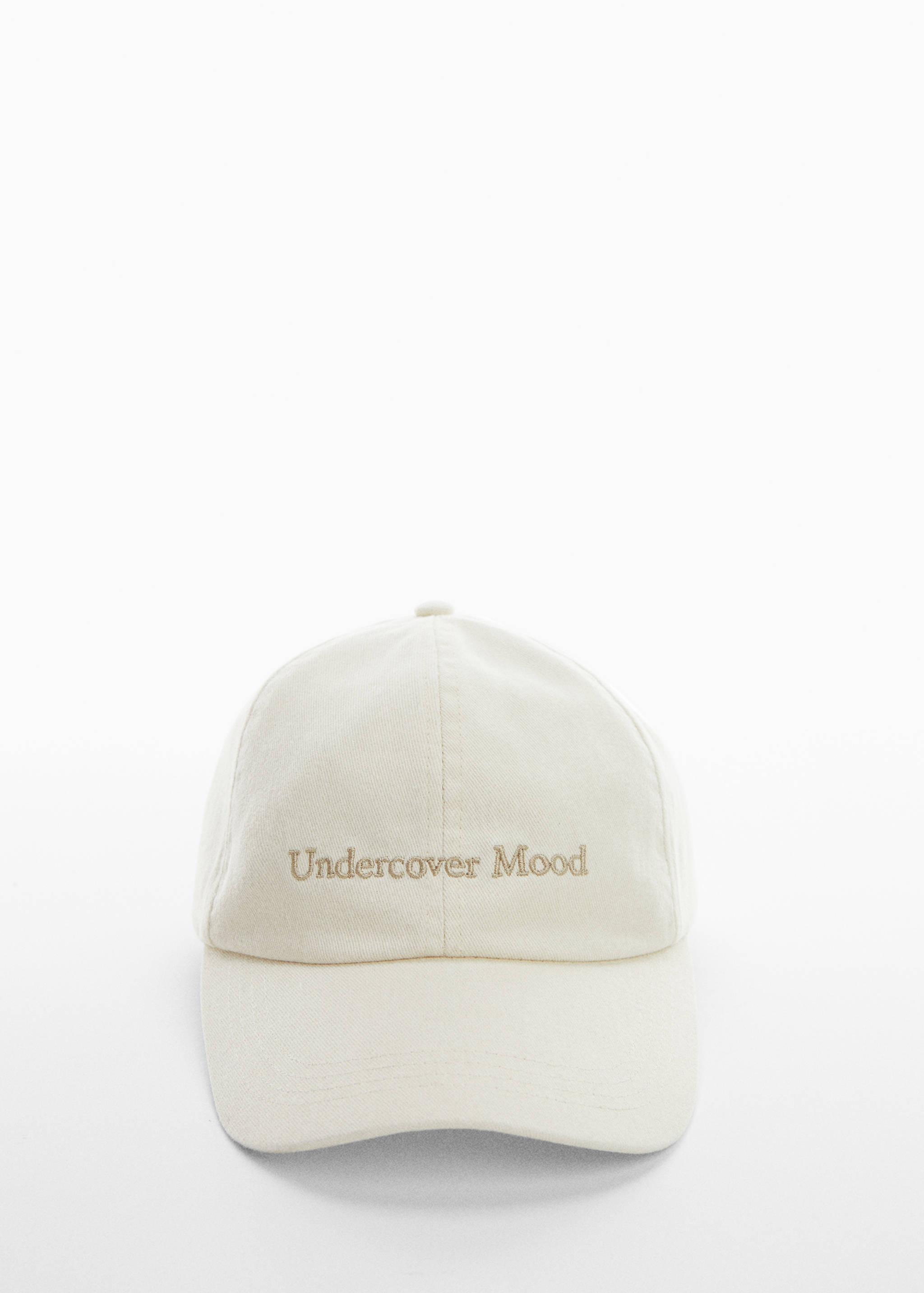 قبعة مزخرفة عليها رسالة - رؤية وسط