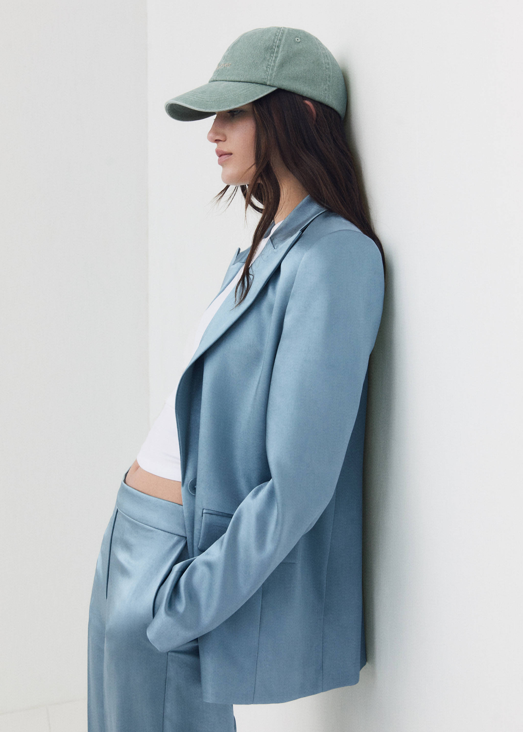 قبعة مزخرفة عليها رسالة - رؤية عامة