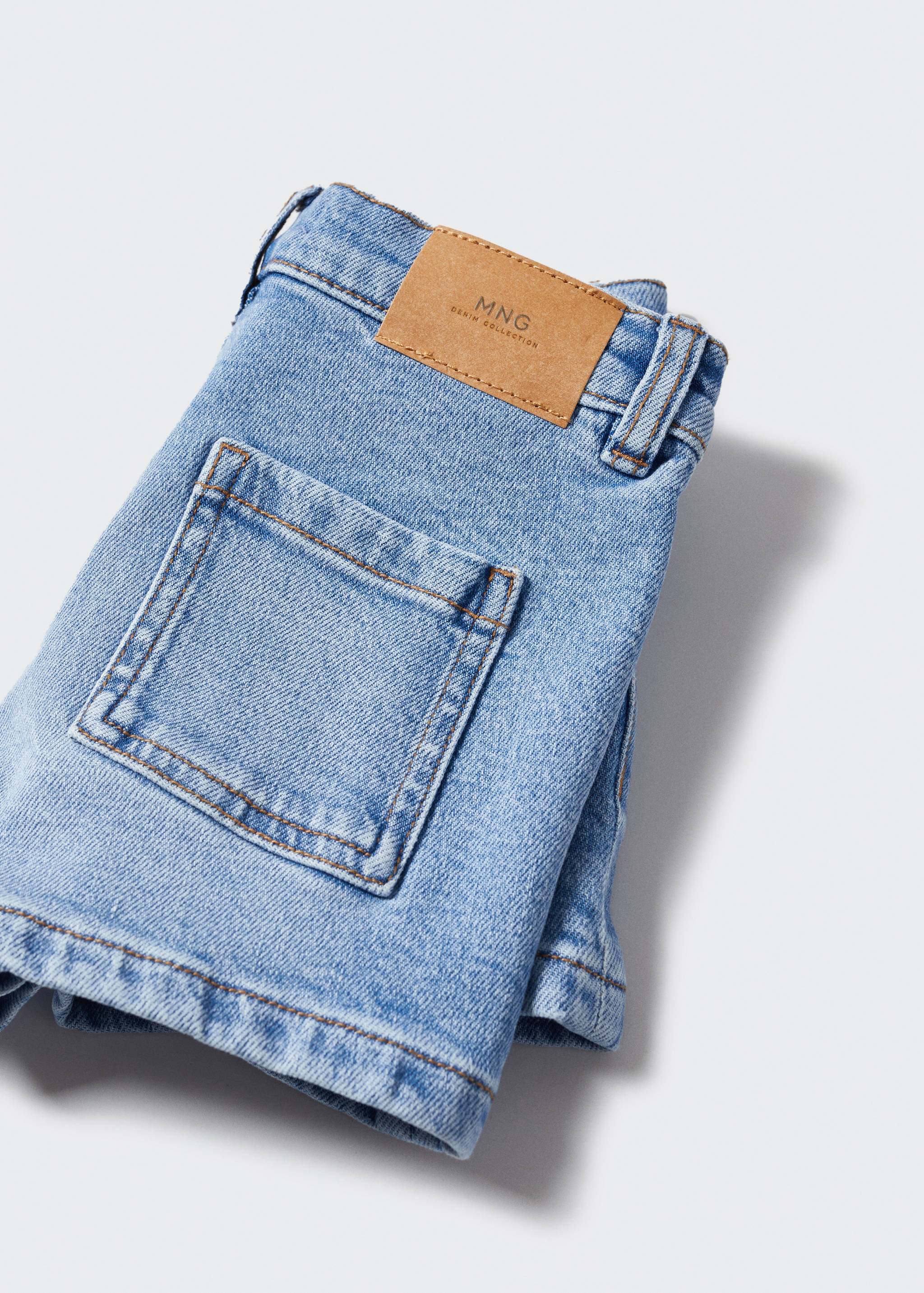 Denim shorts with pockets - Details of the article 8