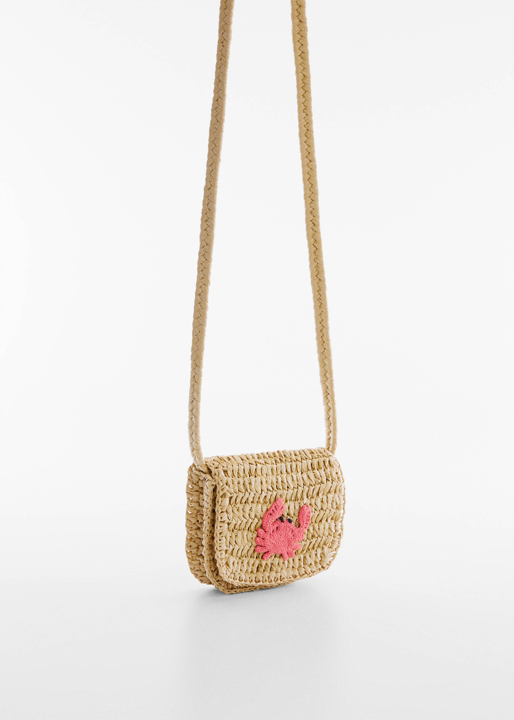Соломенная сумка  - Средний план