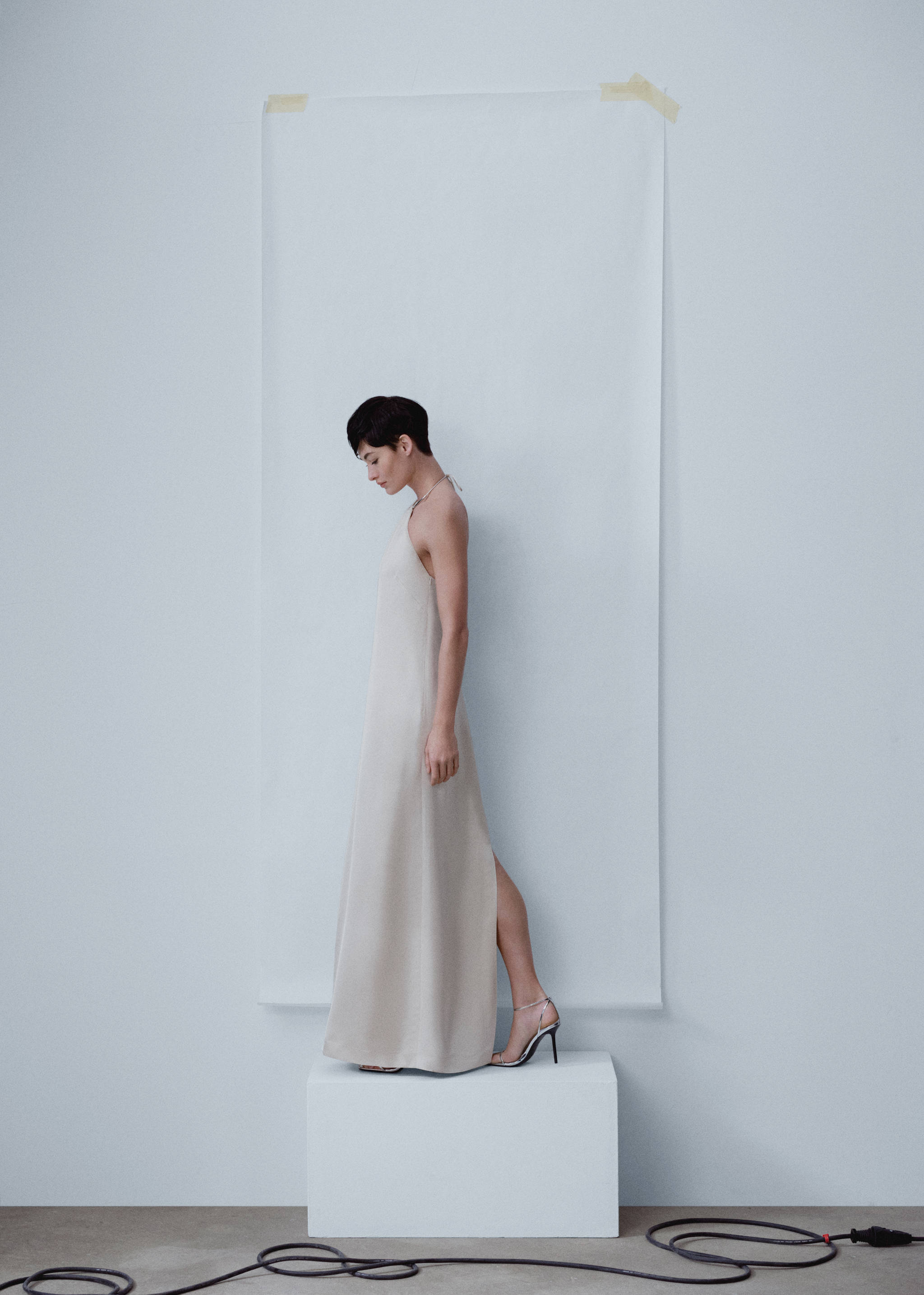 Vestido satinado cuello rígido - Detalle del artículo 4