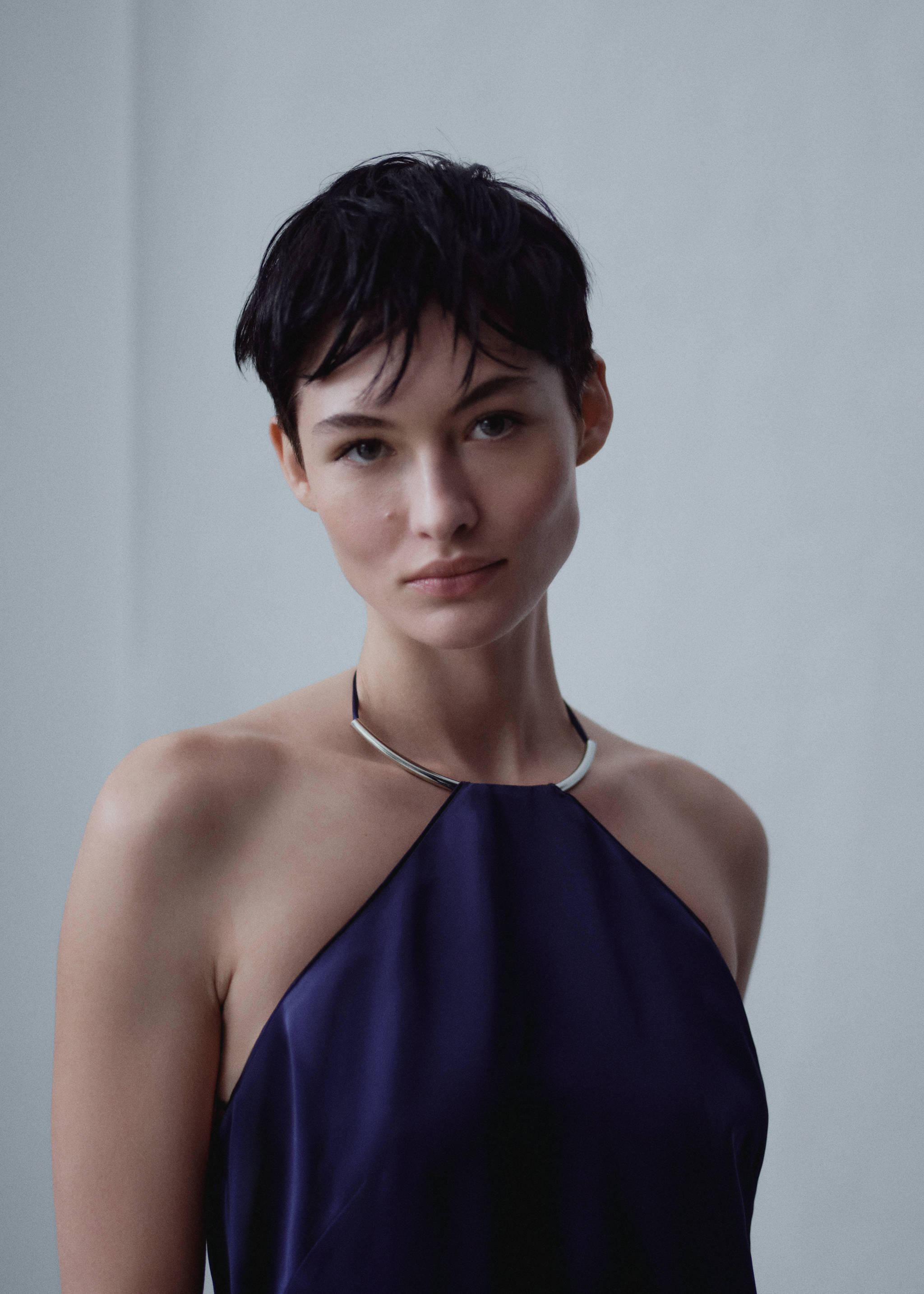 Vestido satinado cuello rígido - Detalle del artículo 1