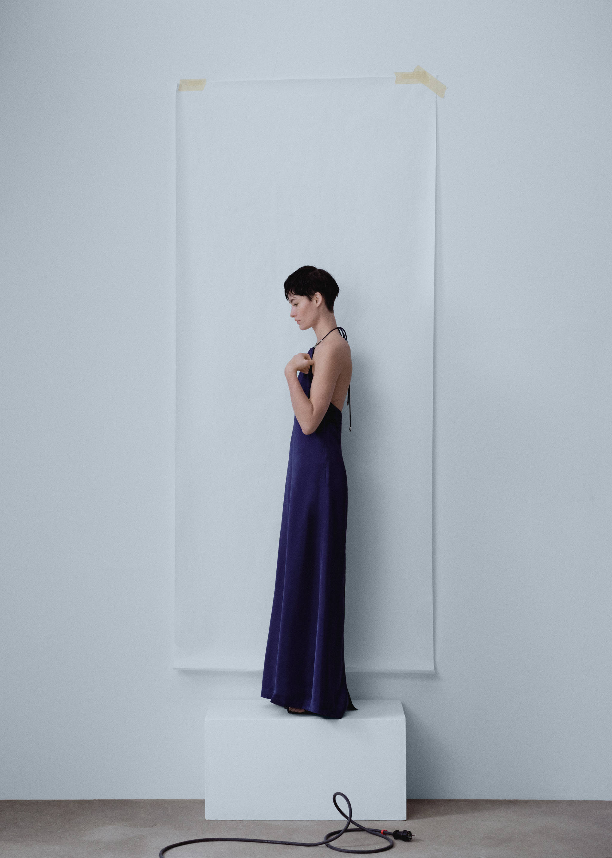 Vestido satinado cuello rígido - Detalle del artículo 4