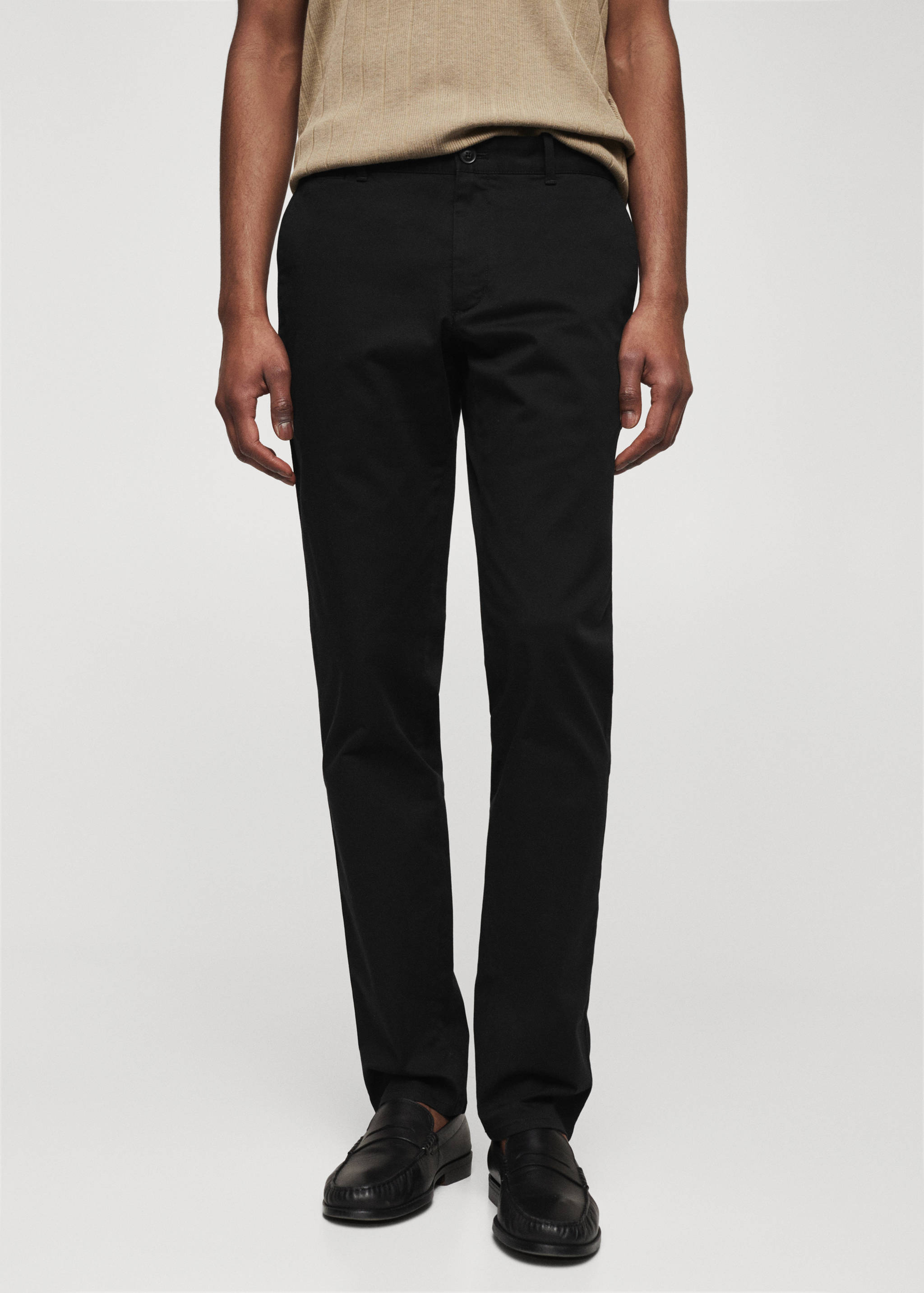 Pantalón chino slim fit - Plano medio