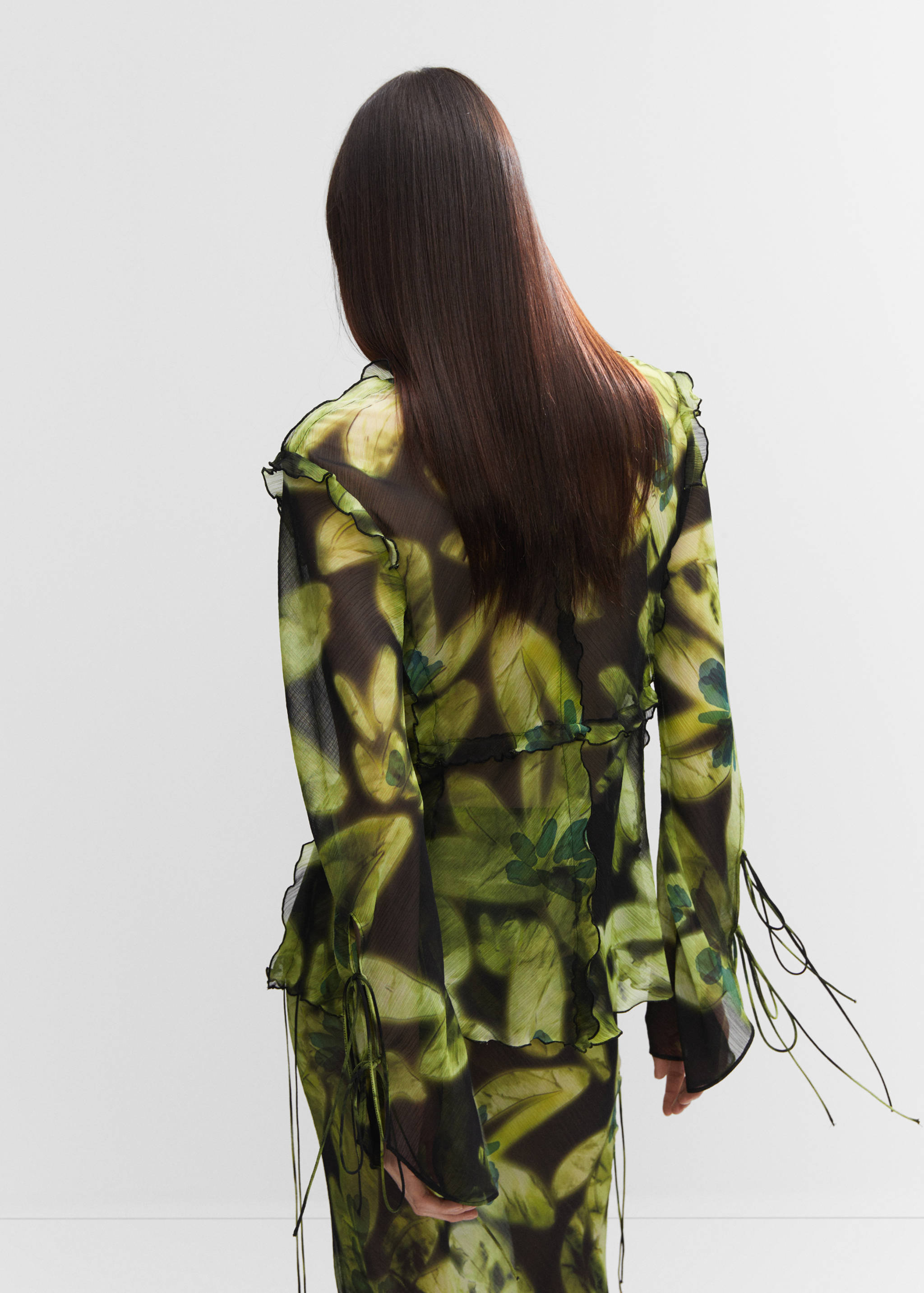 Floral chiffon blouse - Reverse of the article