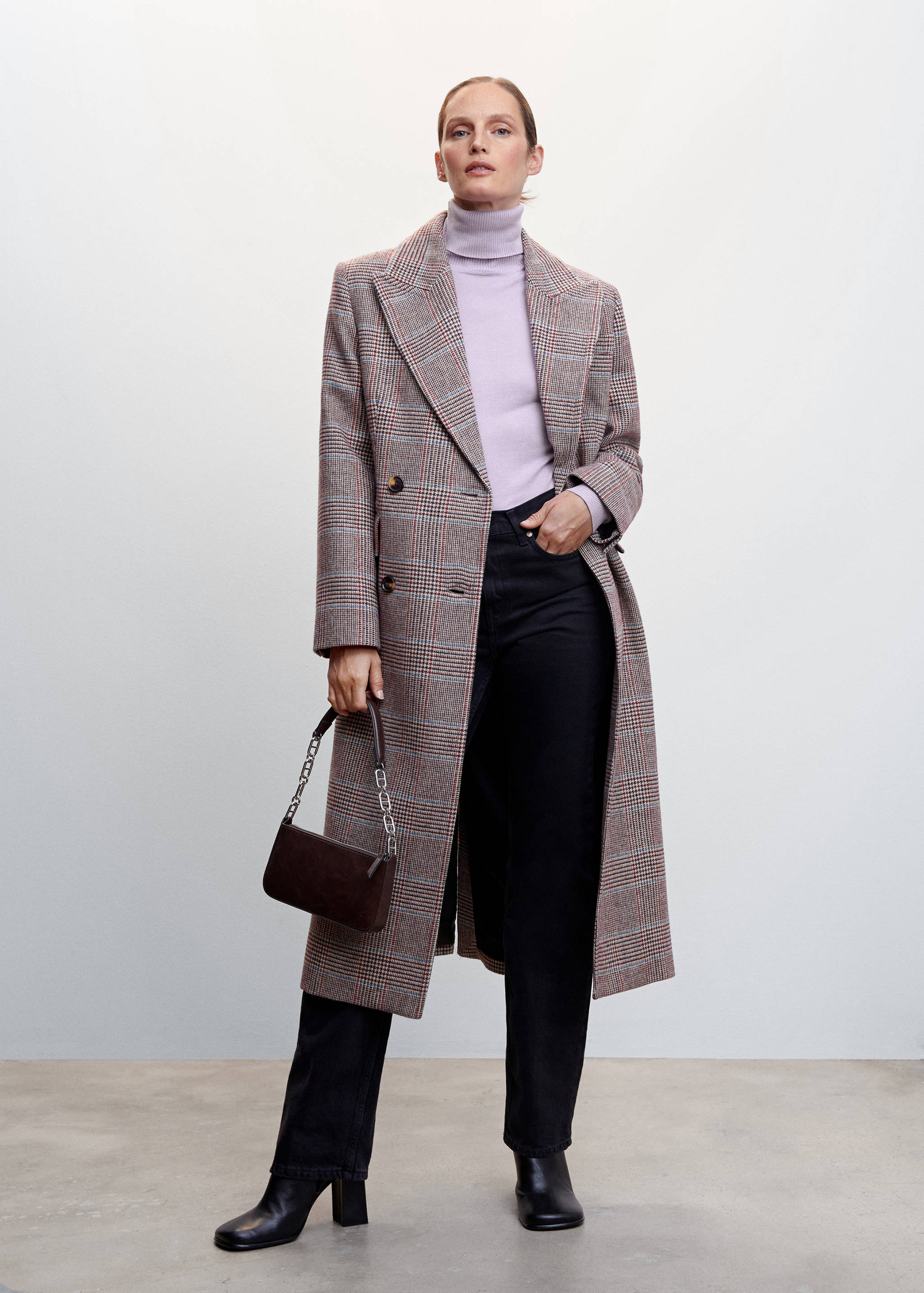 Fine-knit turtleneck sweater - General plane