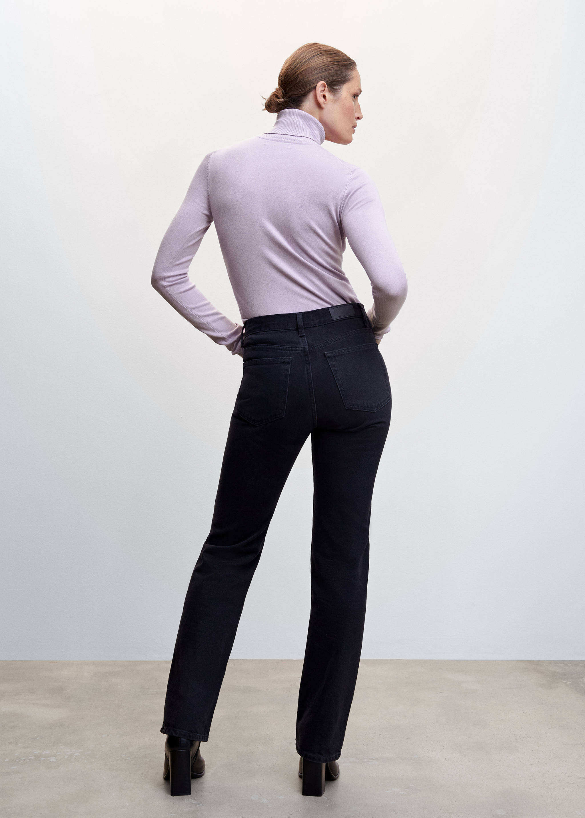 Fine-knit turtleneck sweater - Reverse of the article