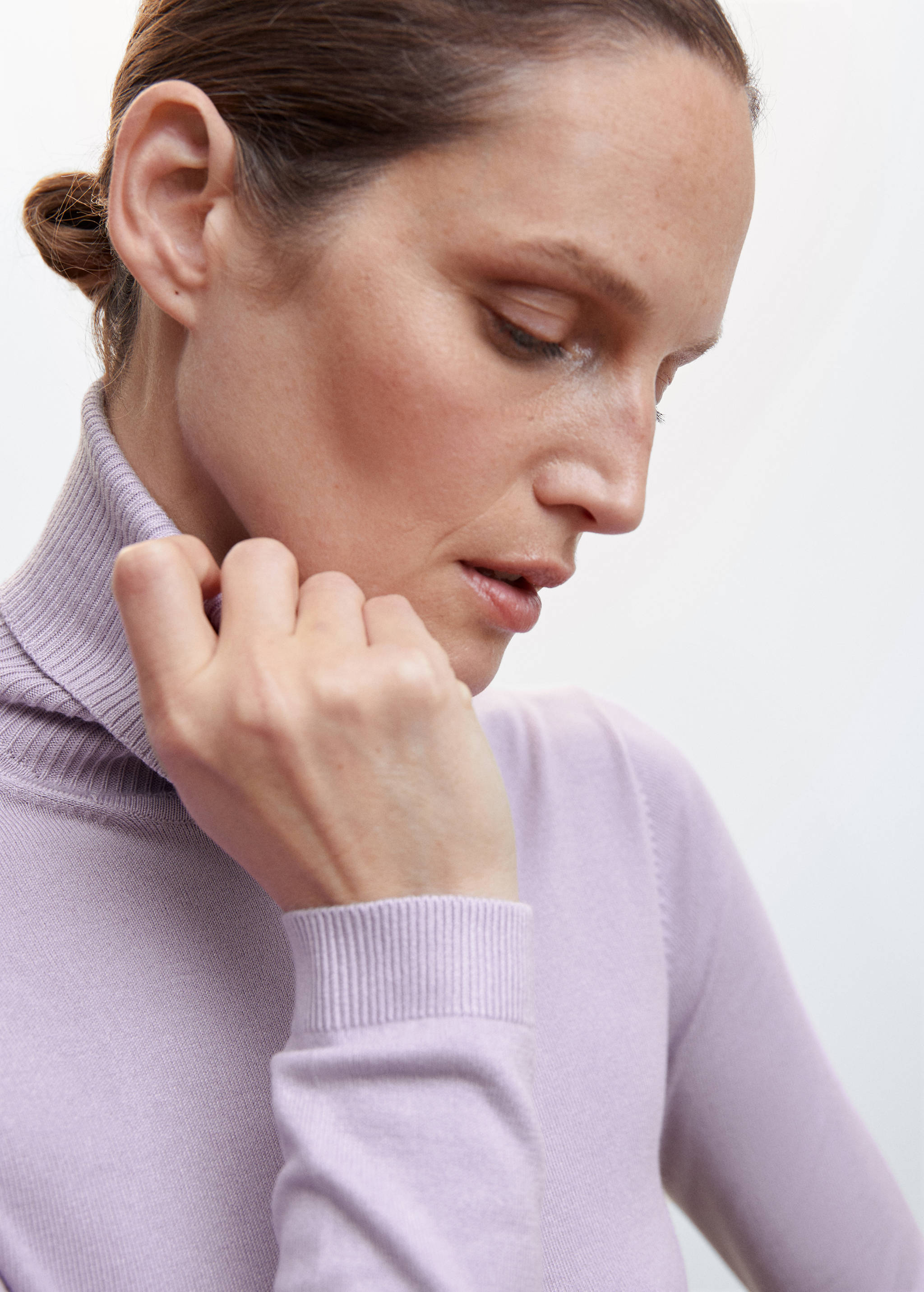 Fine-knit turtleneck sweater - Details of the article 1