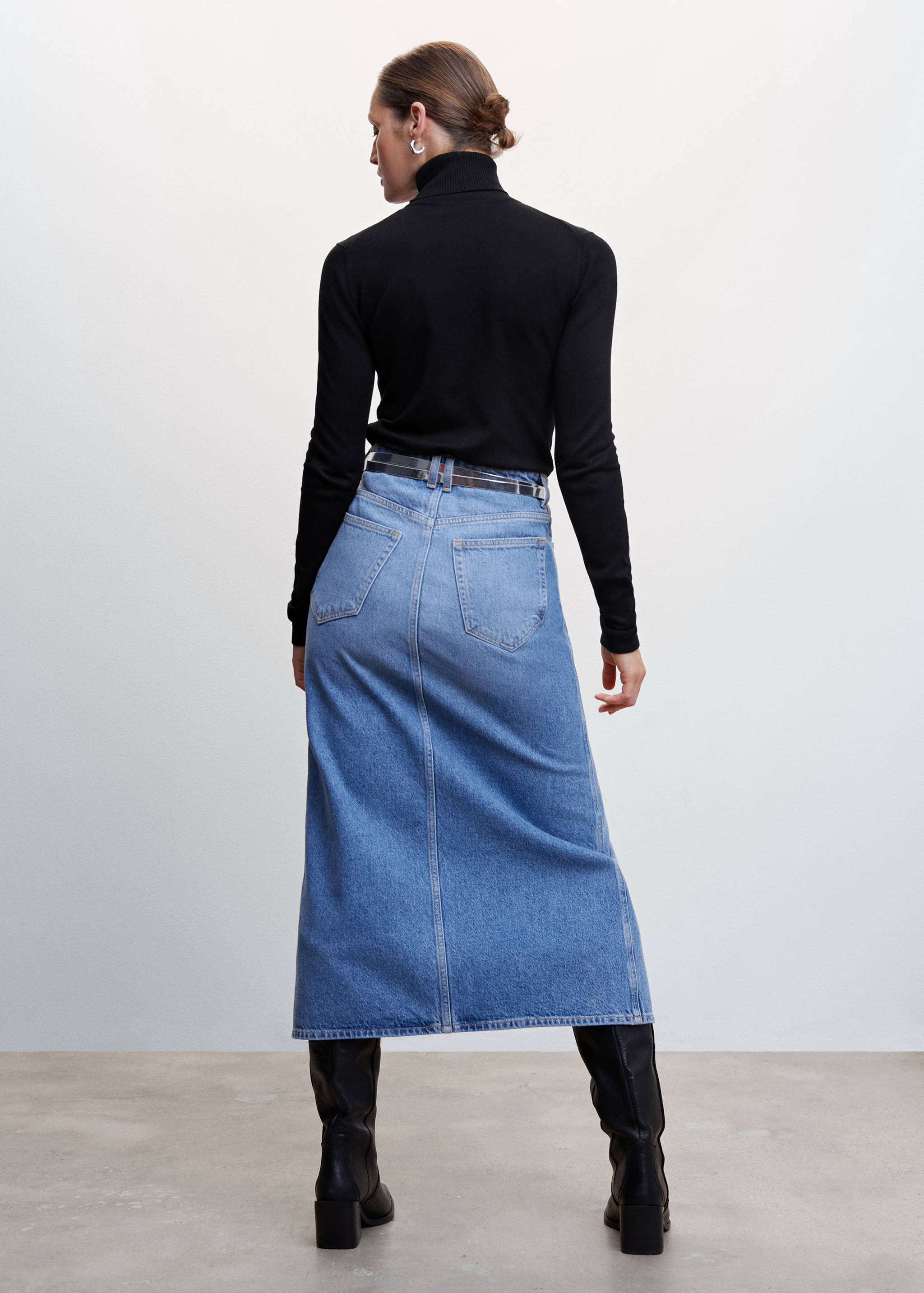 Fine-knit turtleneck sweater - Reverse of the article