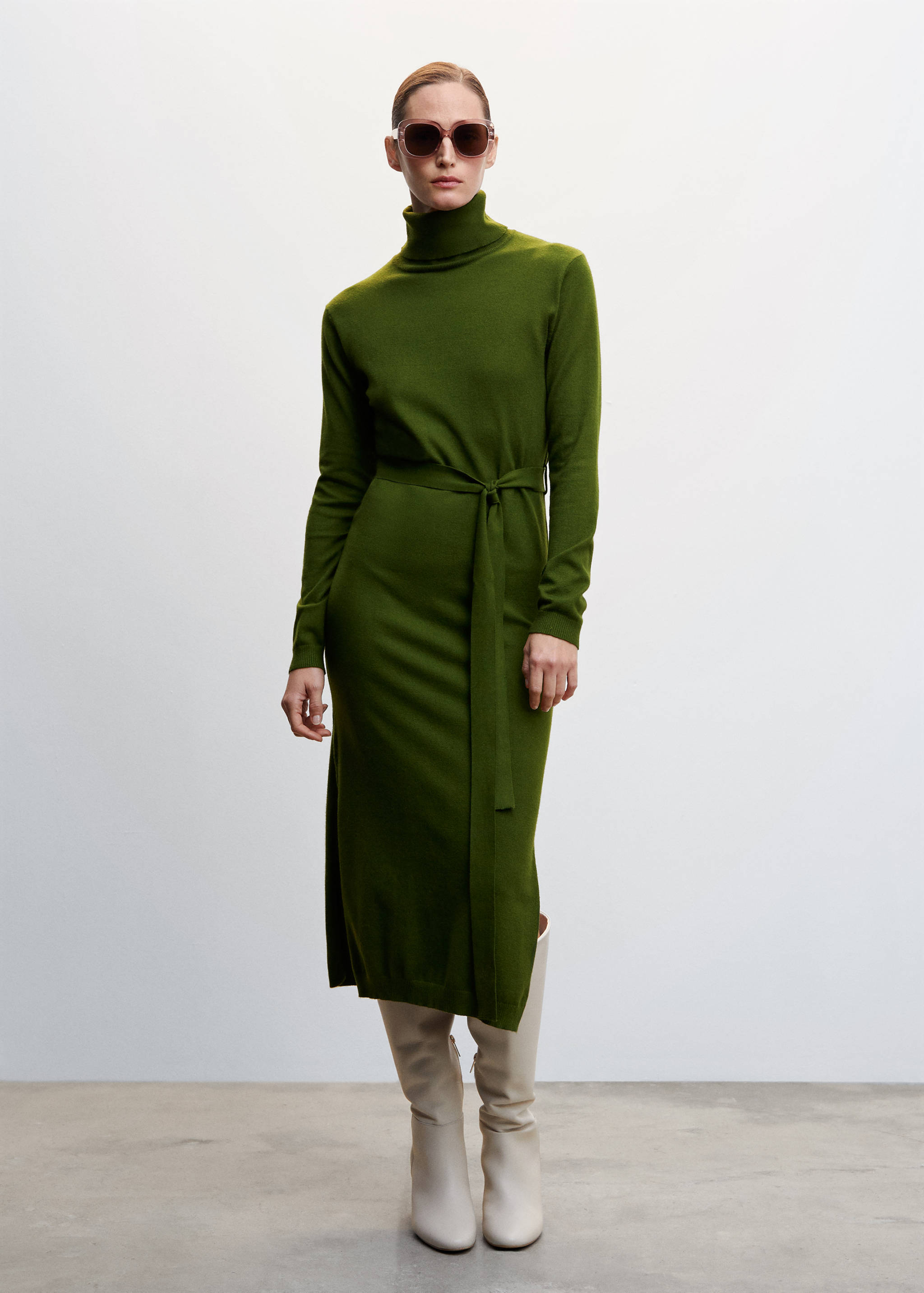 Knitted turtleneck dress - General plane