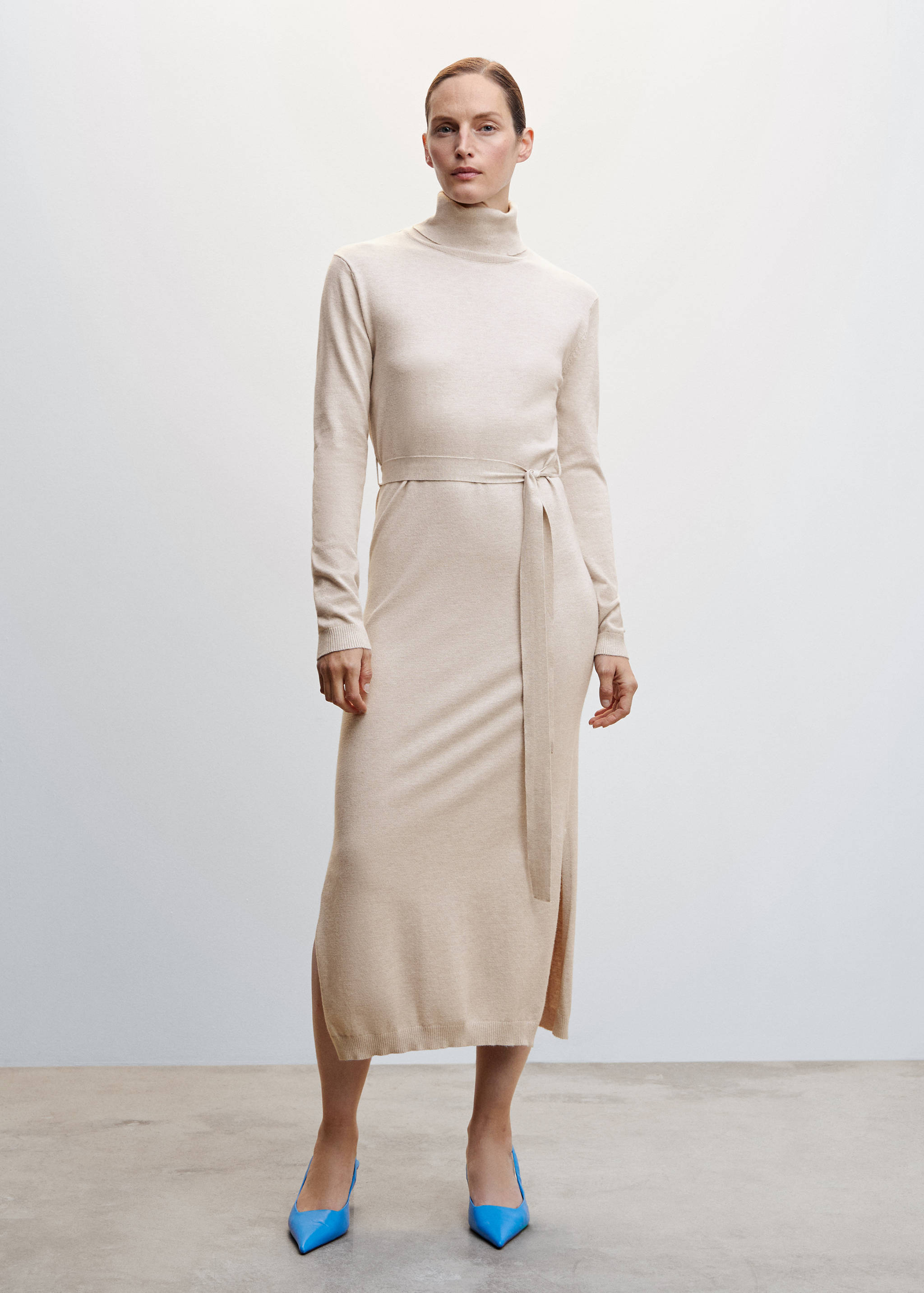 Knitted turtleneck dress - General plane