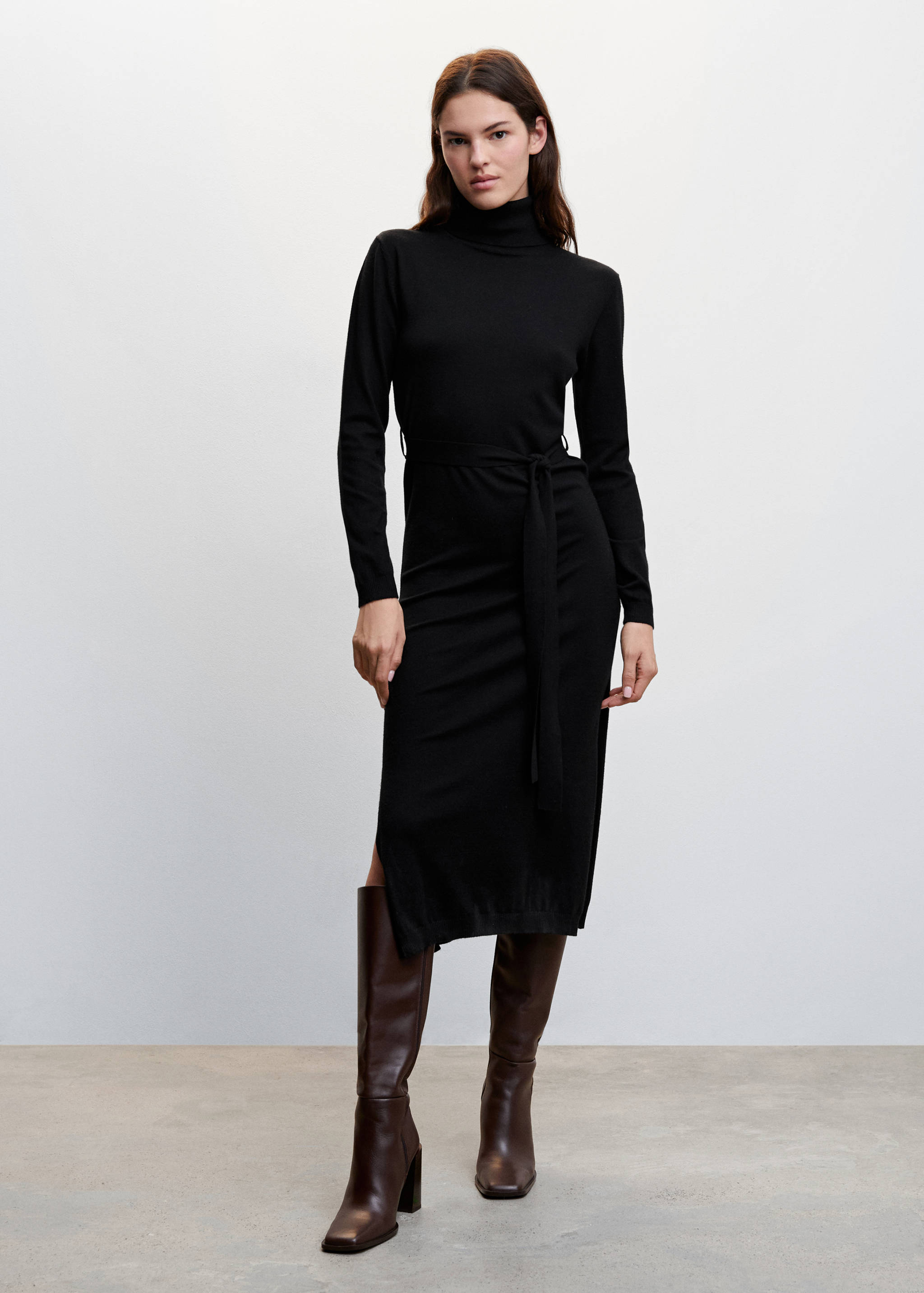 Knitted turtleneck dress - General plane