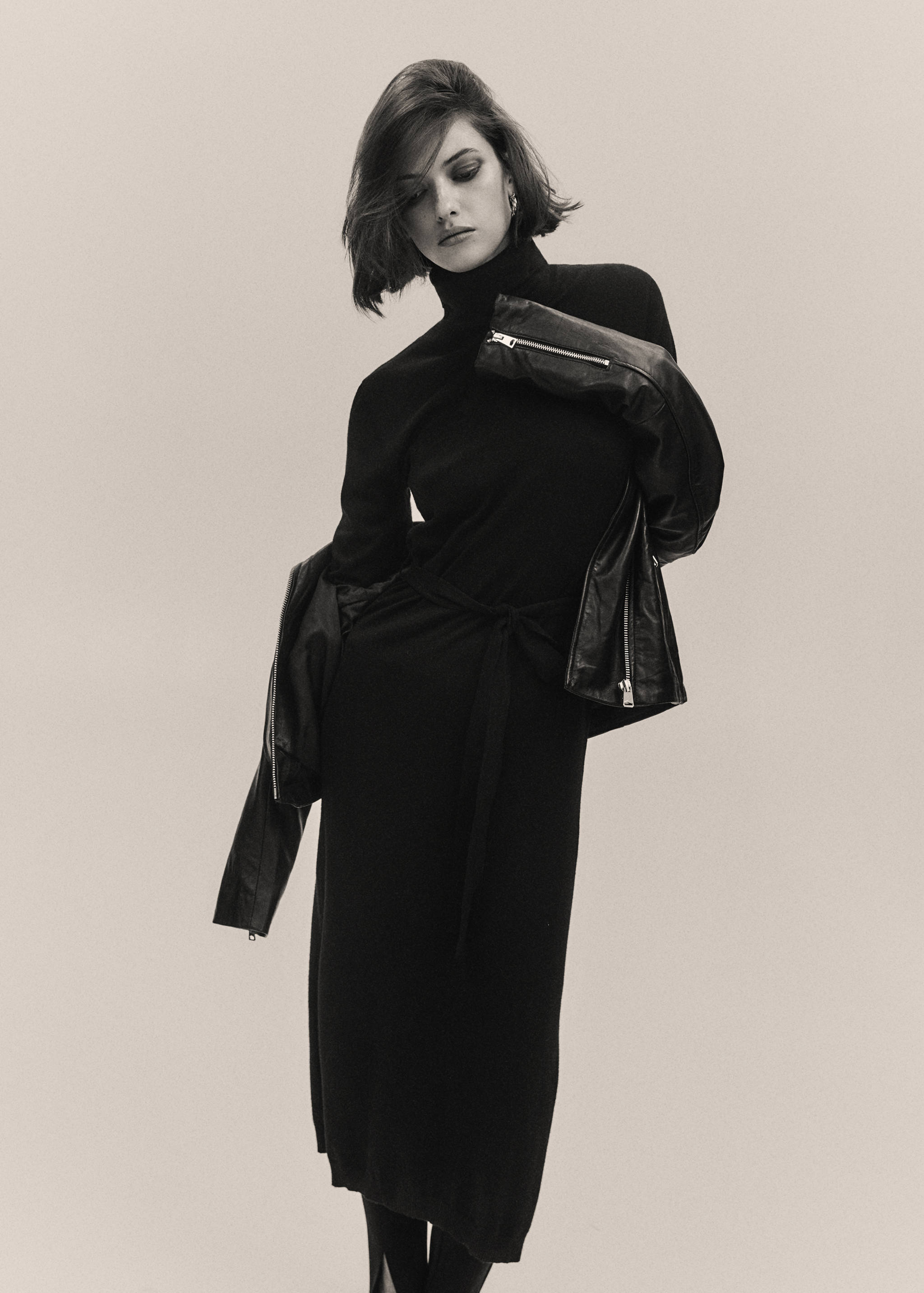 Knitted turtleneck dress - Details of the article 7