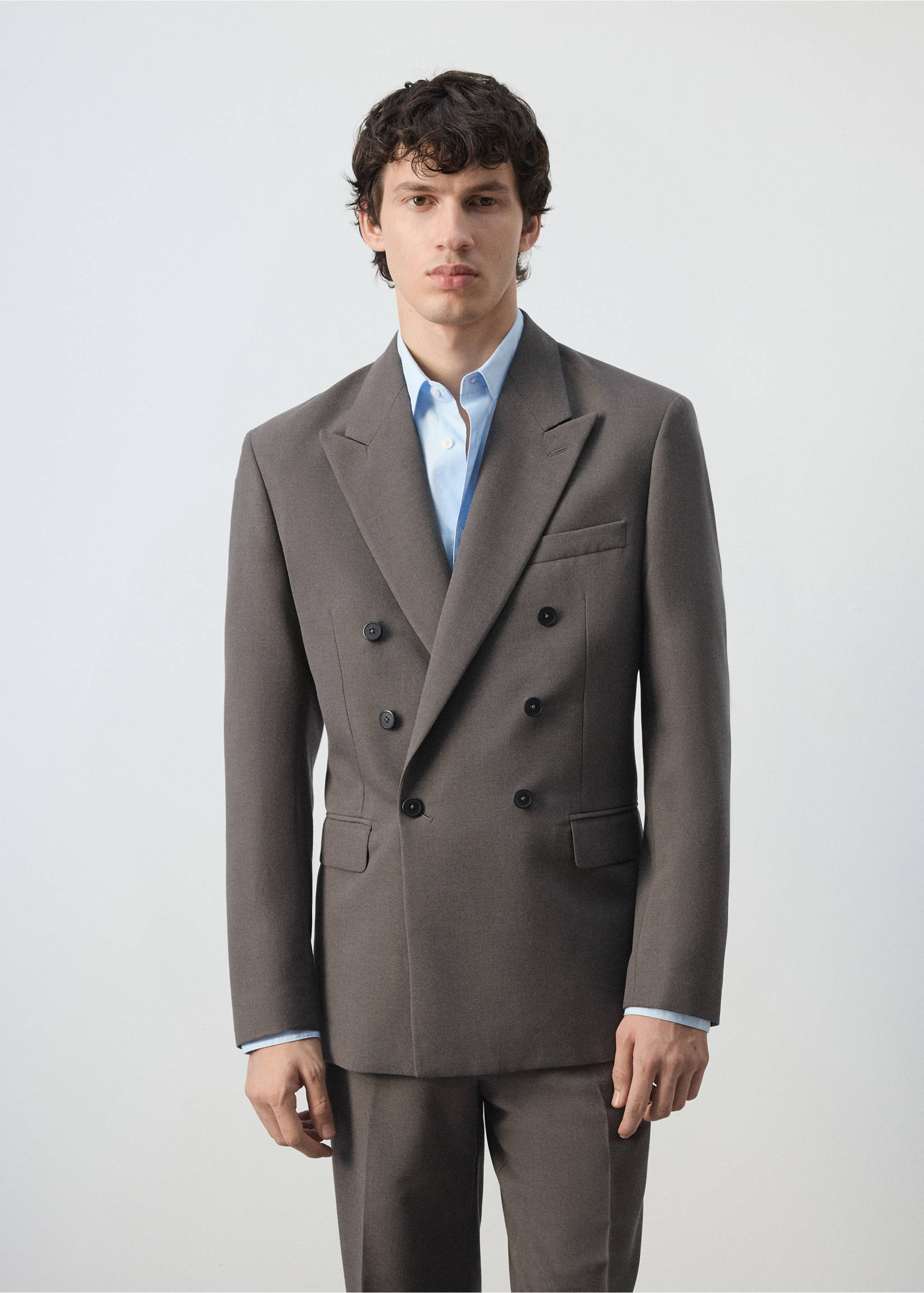 Slim-Fit-Doppelreiher-Blazer - Mittlere Ansicht, Mittelbraun. Ref: 47081334-00.
