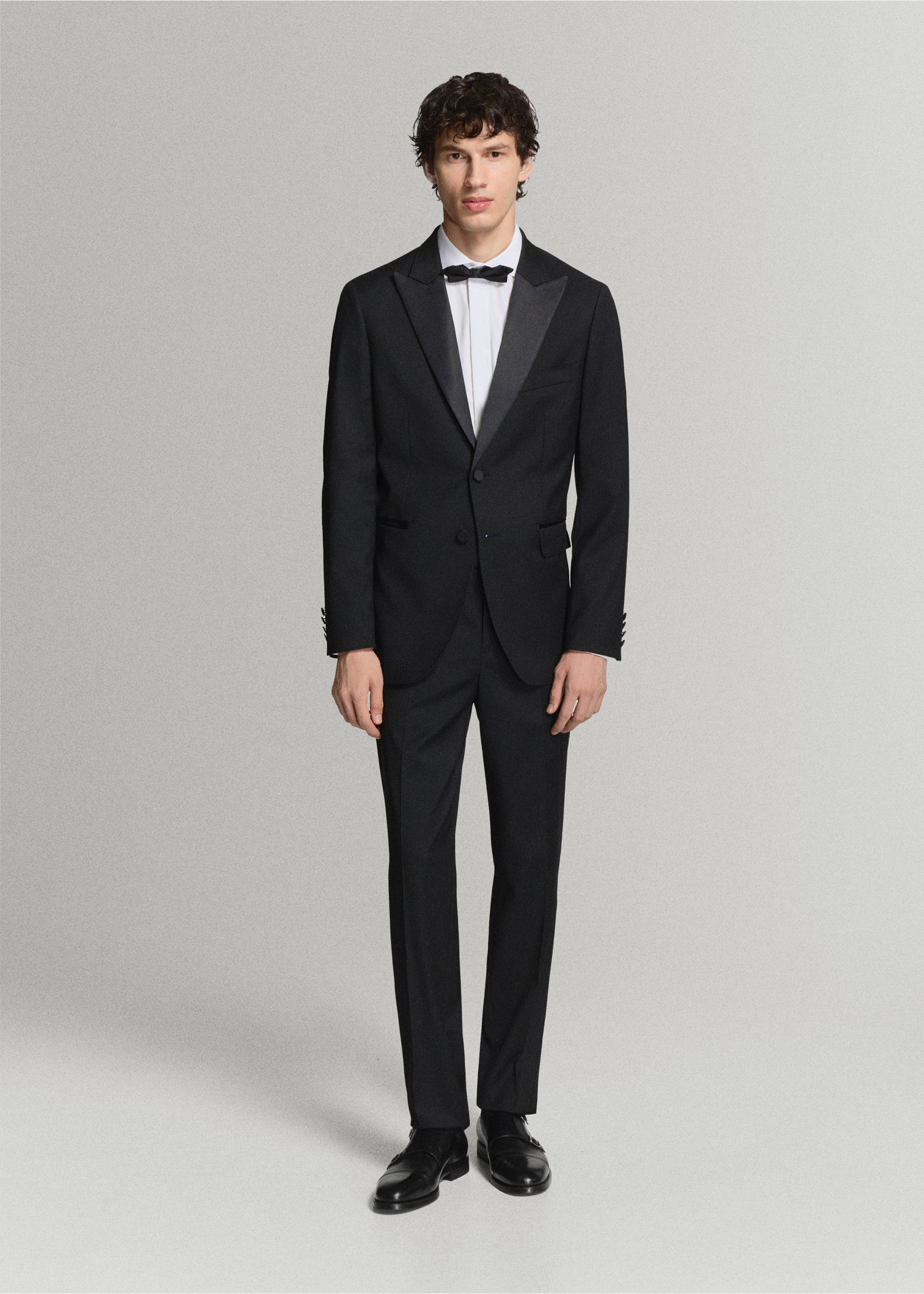 Smoking-Anzug-Sakko mit satinierten Revers, Slim Fit - Allgemeine Ansicht, Schwarz. Ref: 47081335-00.