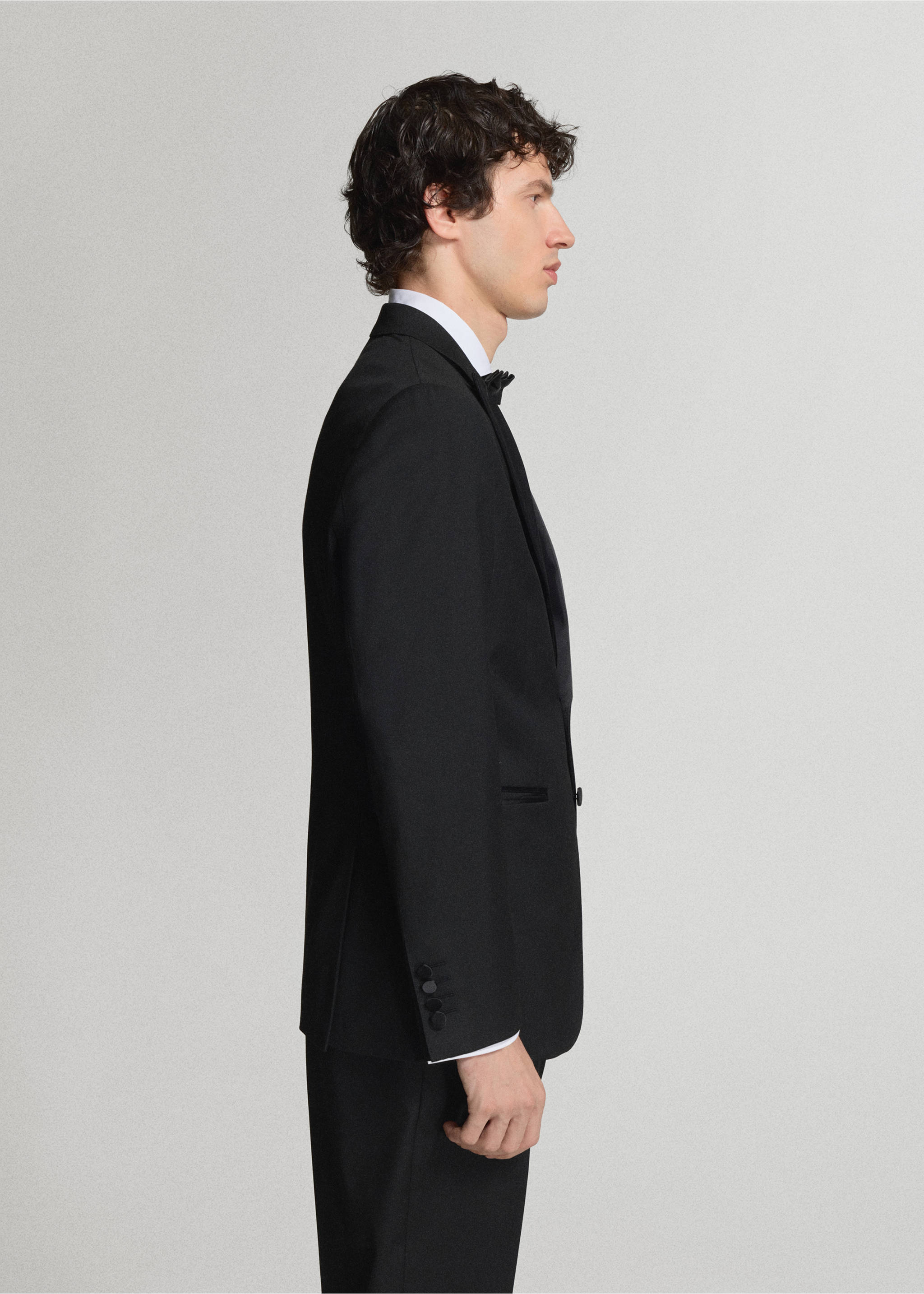 Smoking-Anzug-Sakko mit satinierten Revers, Slim Fit - Detail des Artikels 2, Schwarz. Ref: 47081335-00.