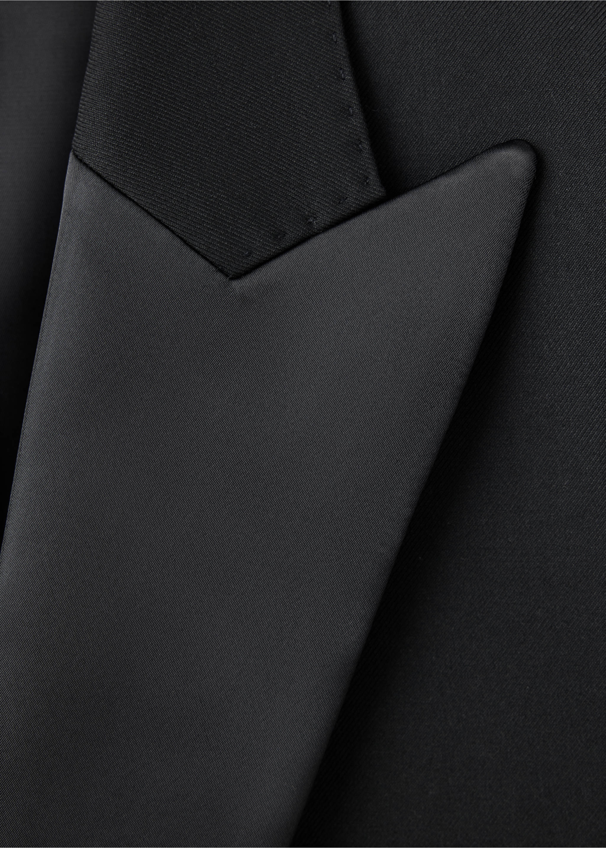 Smoking-Anzug-Sakko mit satinierten Revers, Slim Fit - Detail des Artikels 8, Schwarz. Ref: 47081335-00.