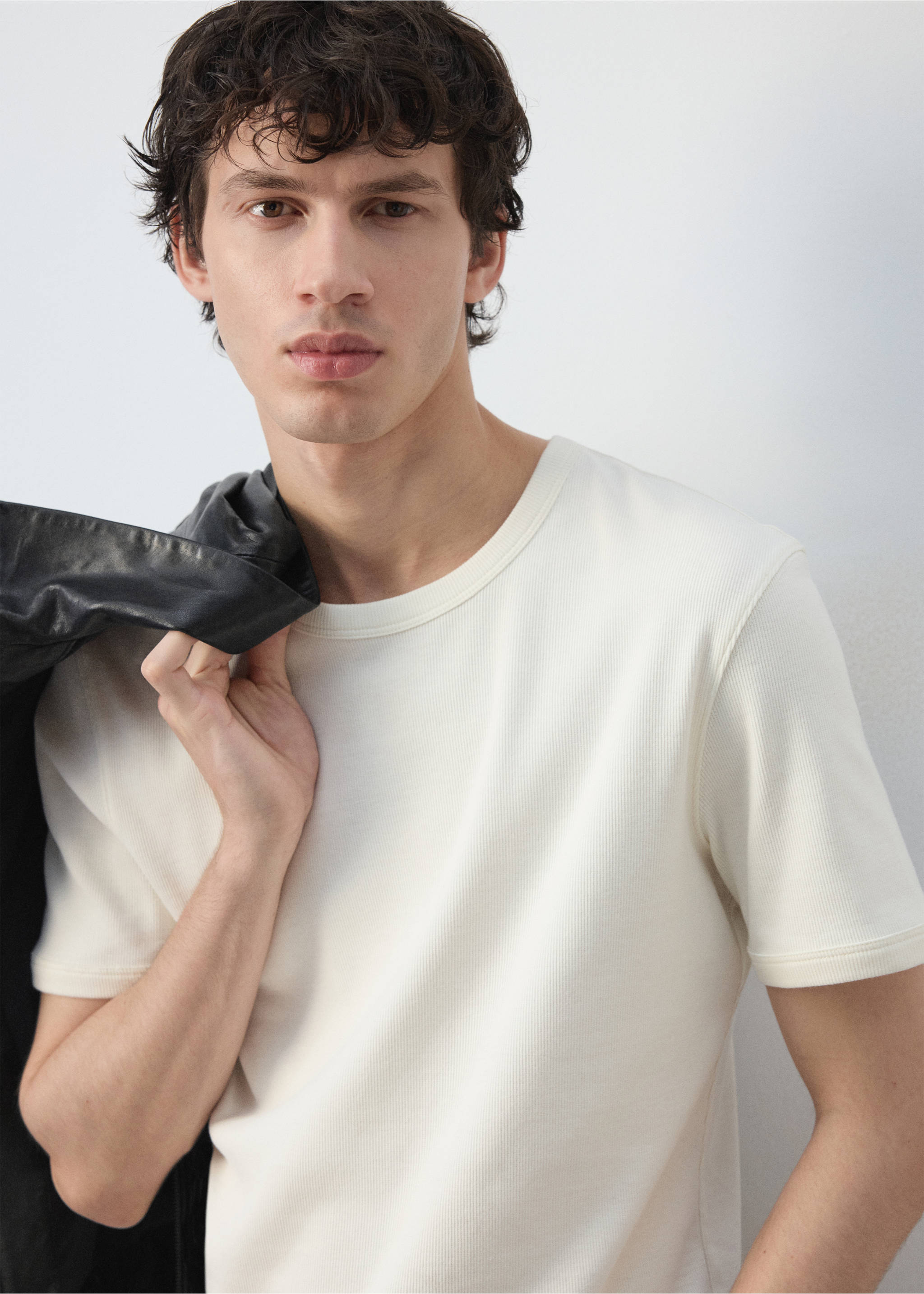 Slim-Fit-Ripp-T-Shirt aus Baumwolle - Detail des Artikels 1, Weiß. Ref: 47081474-00.