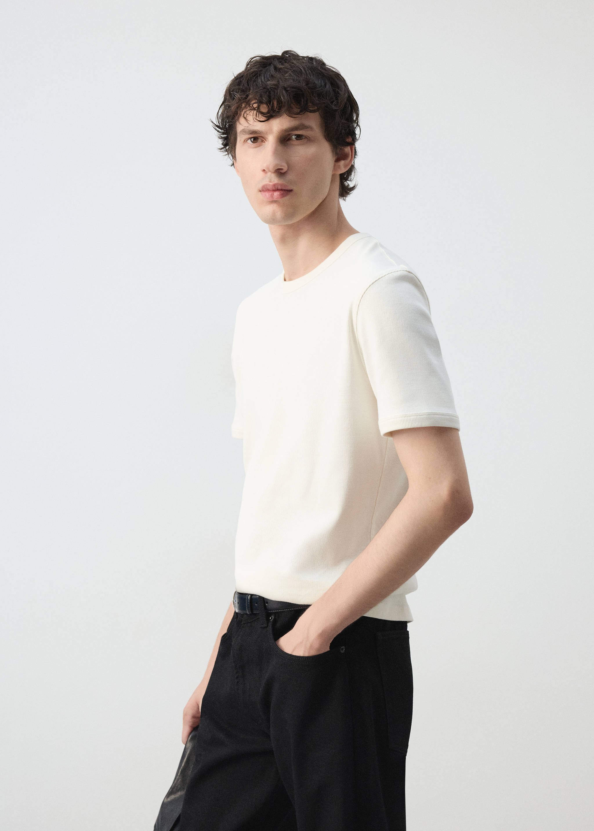 Slim-Fit-Ripp-T-Shirt aus Baumwolle - Detail des Artikels 2