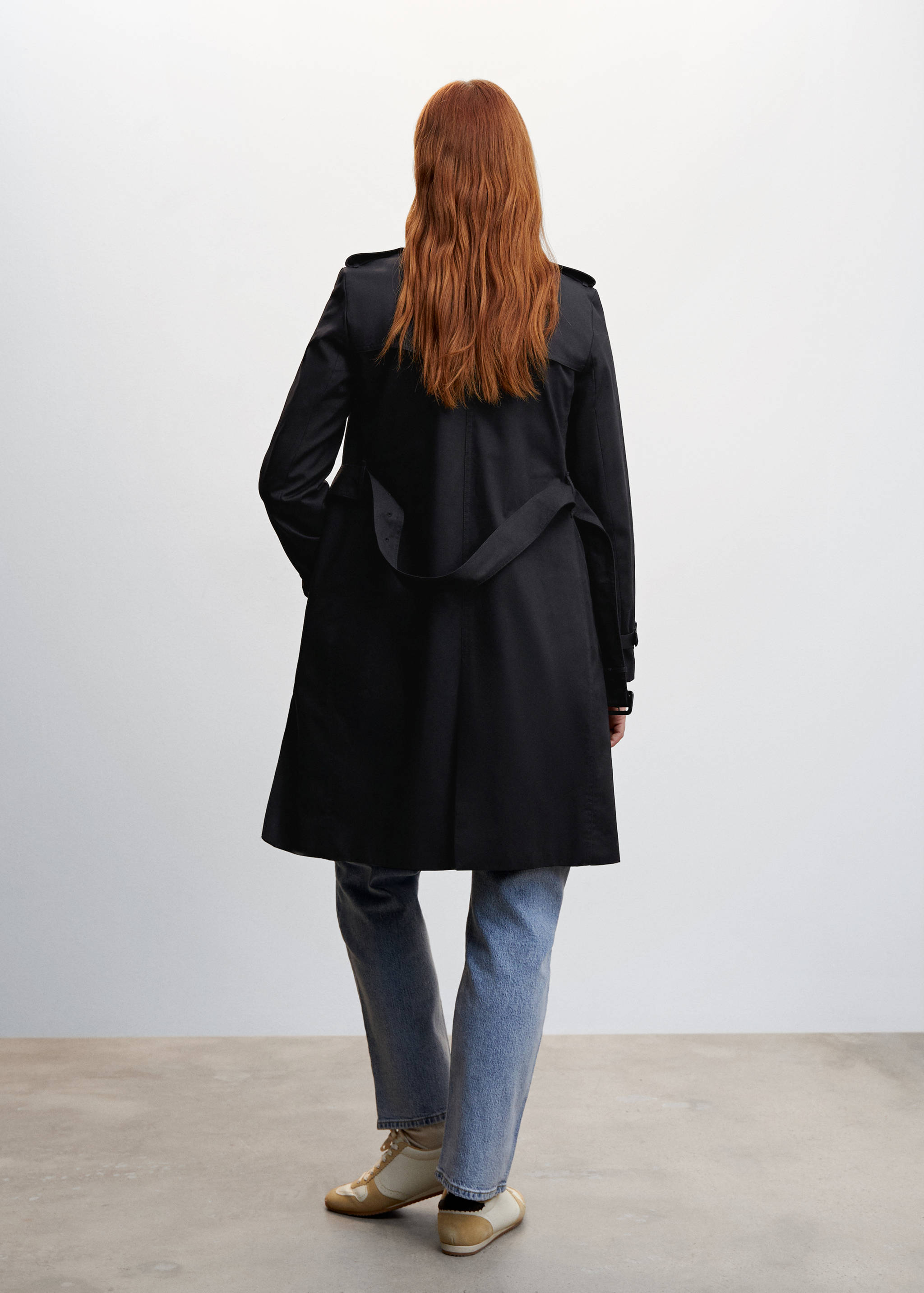 Classic trench coat with belt - Reverse of the article
