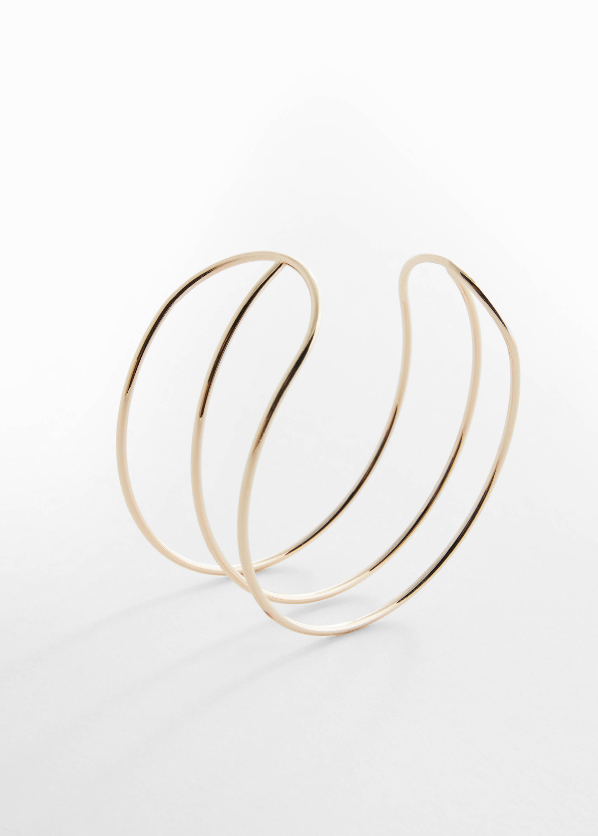 Жесткий браслет - Средний план