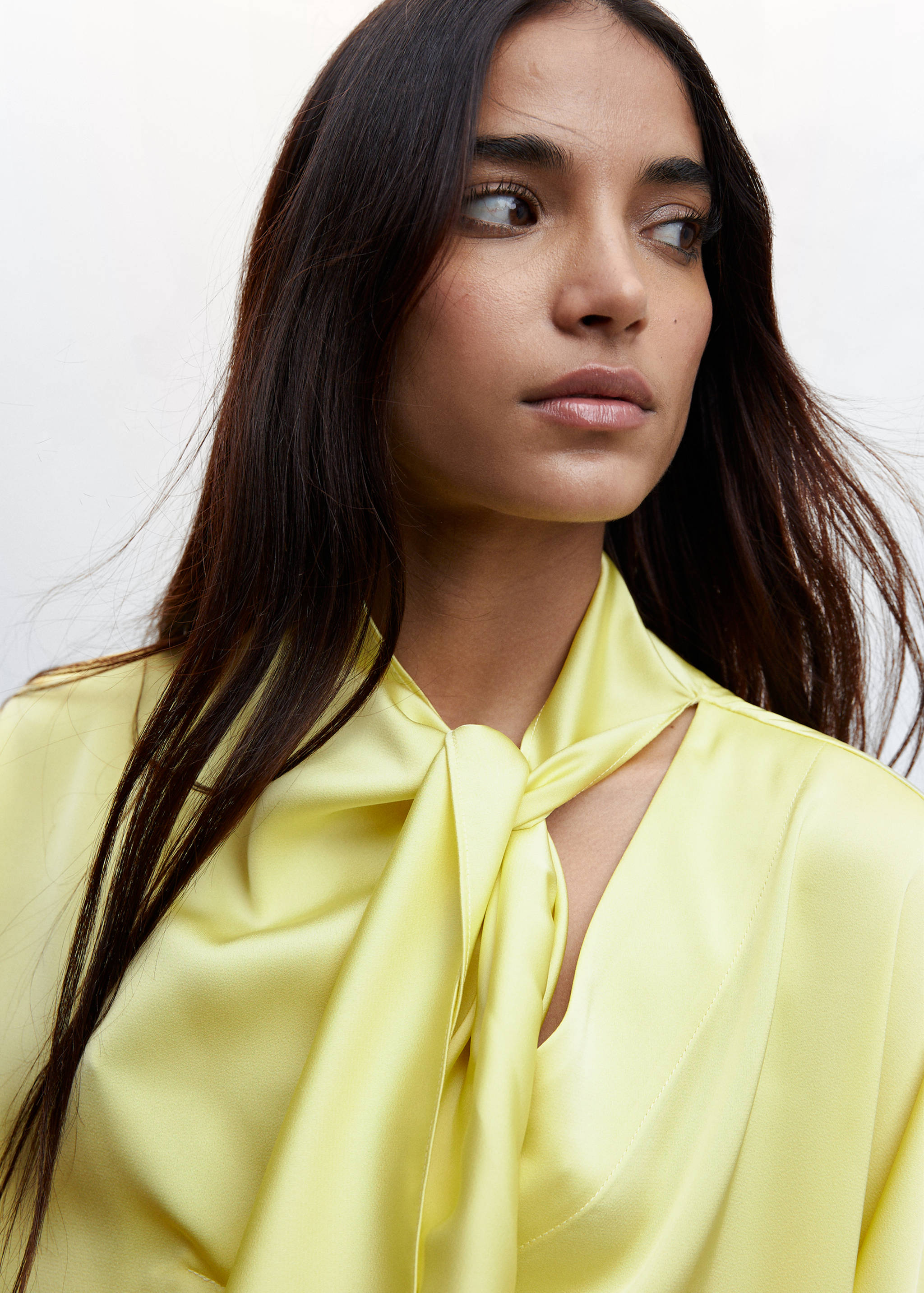 Атласная блузка с бантом - Деталь изделия 1