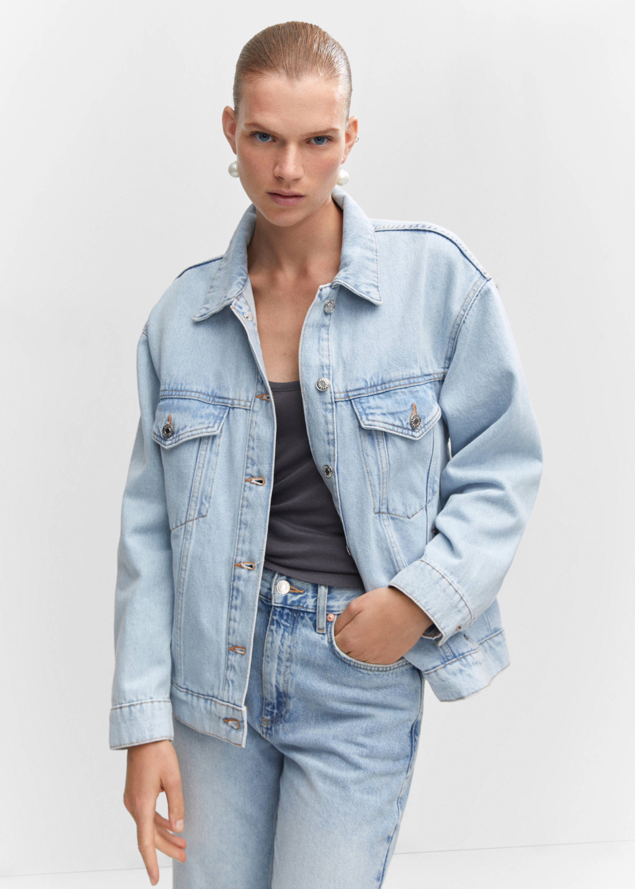Cazadora oversize denim - Plano medio