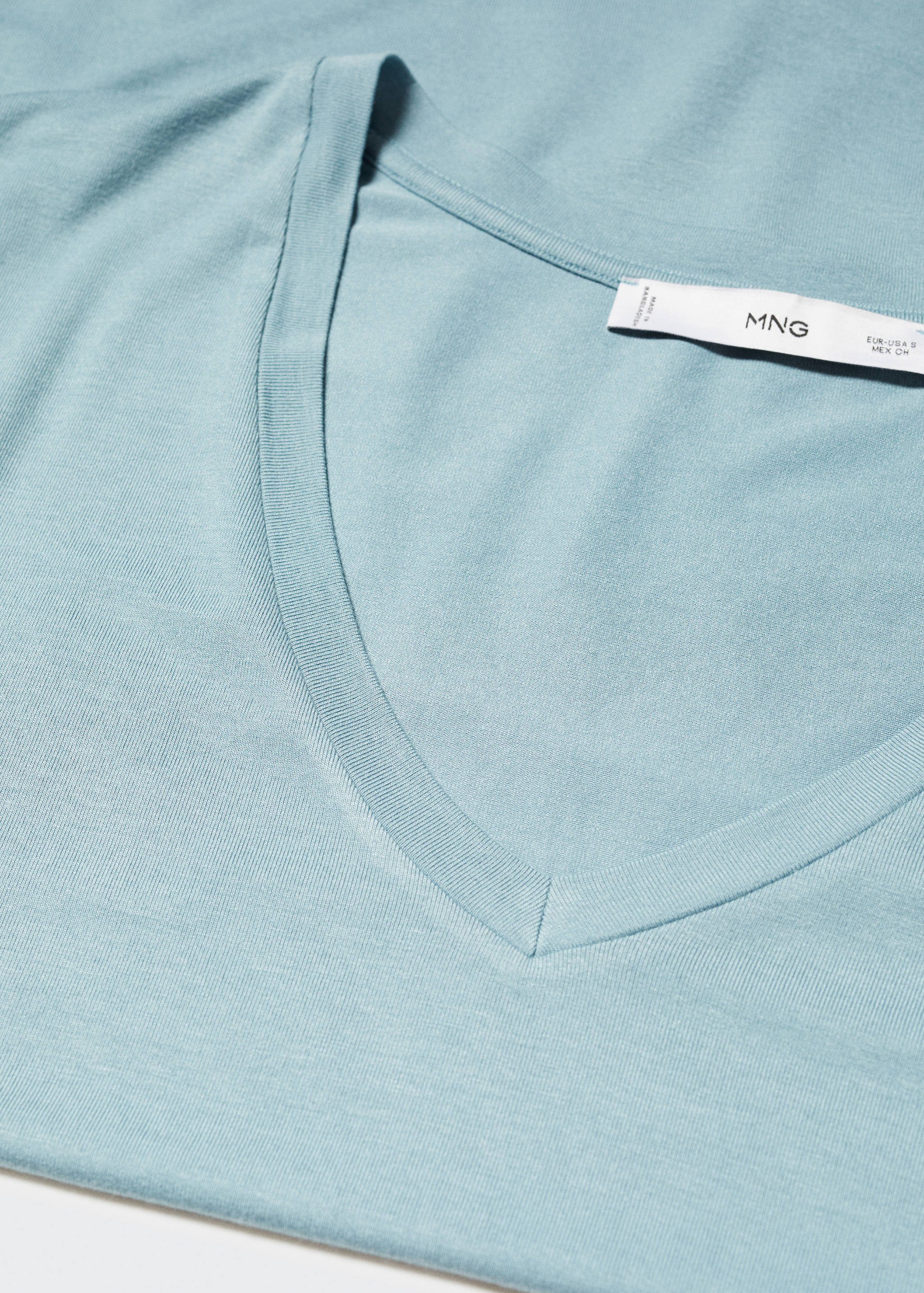 T-shirt fluide col V - Détail de l'article 8