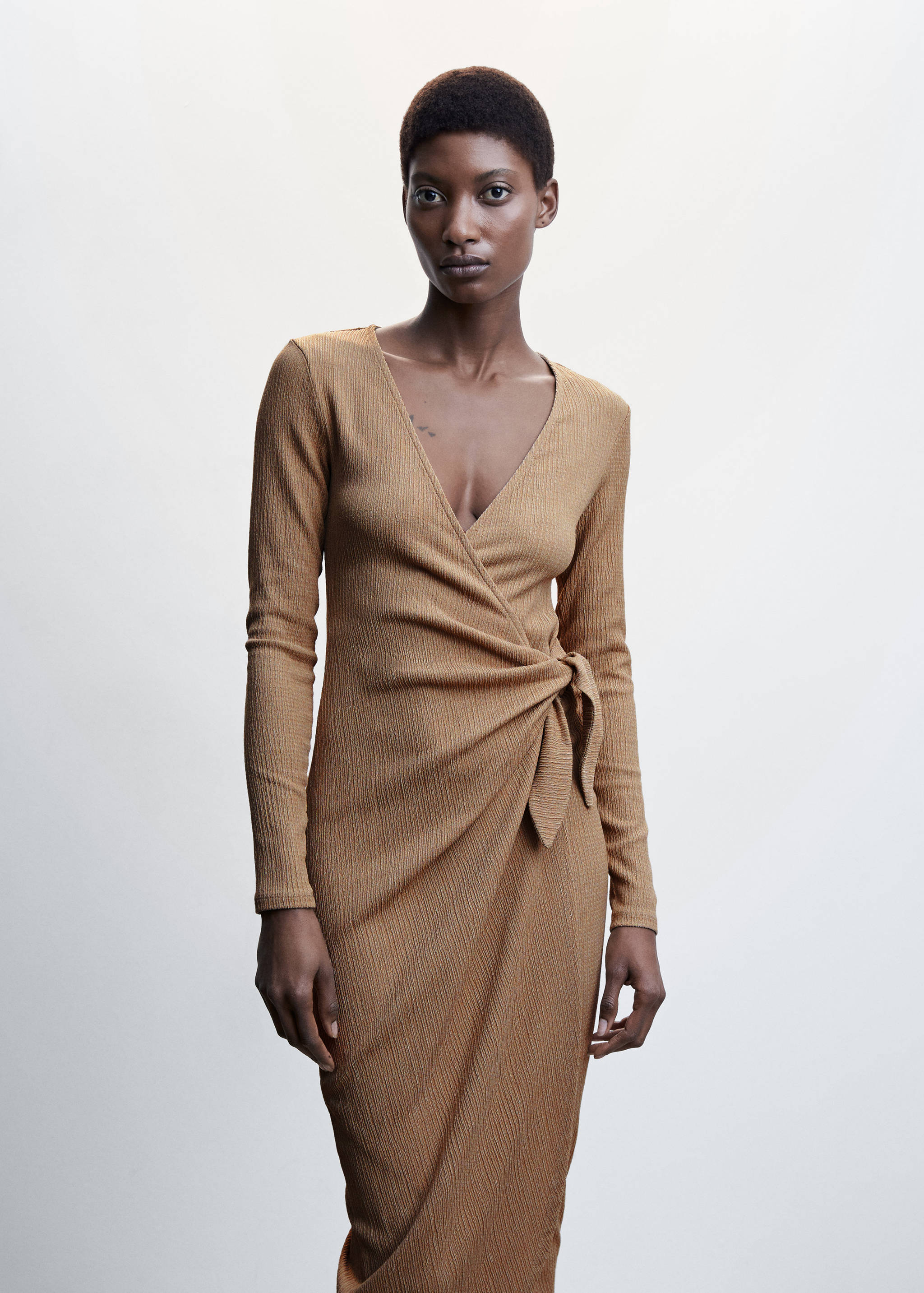 Vestido cruzado lazo - Plano medio