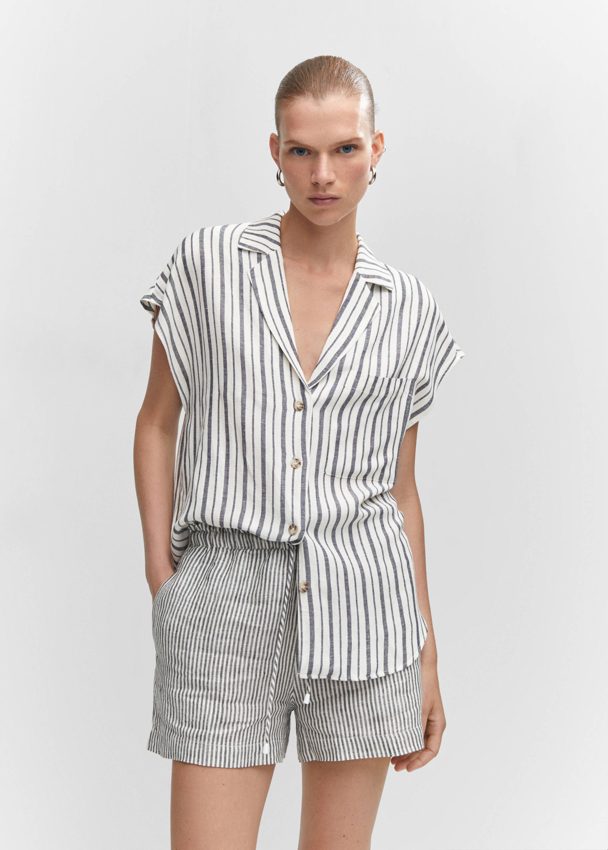 Linen shorts with drawstring - Medium plane