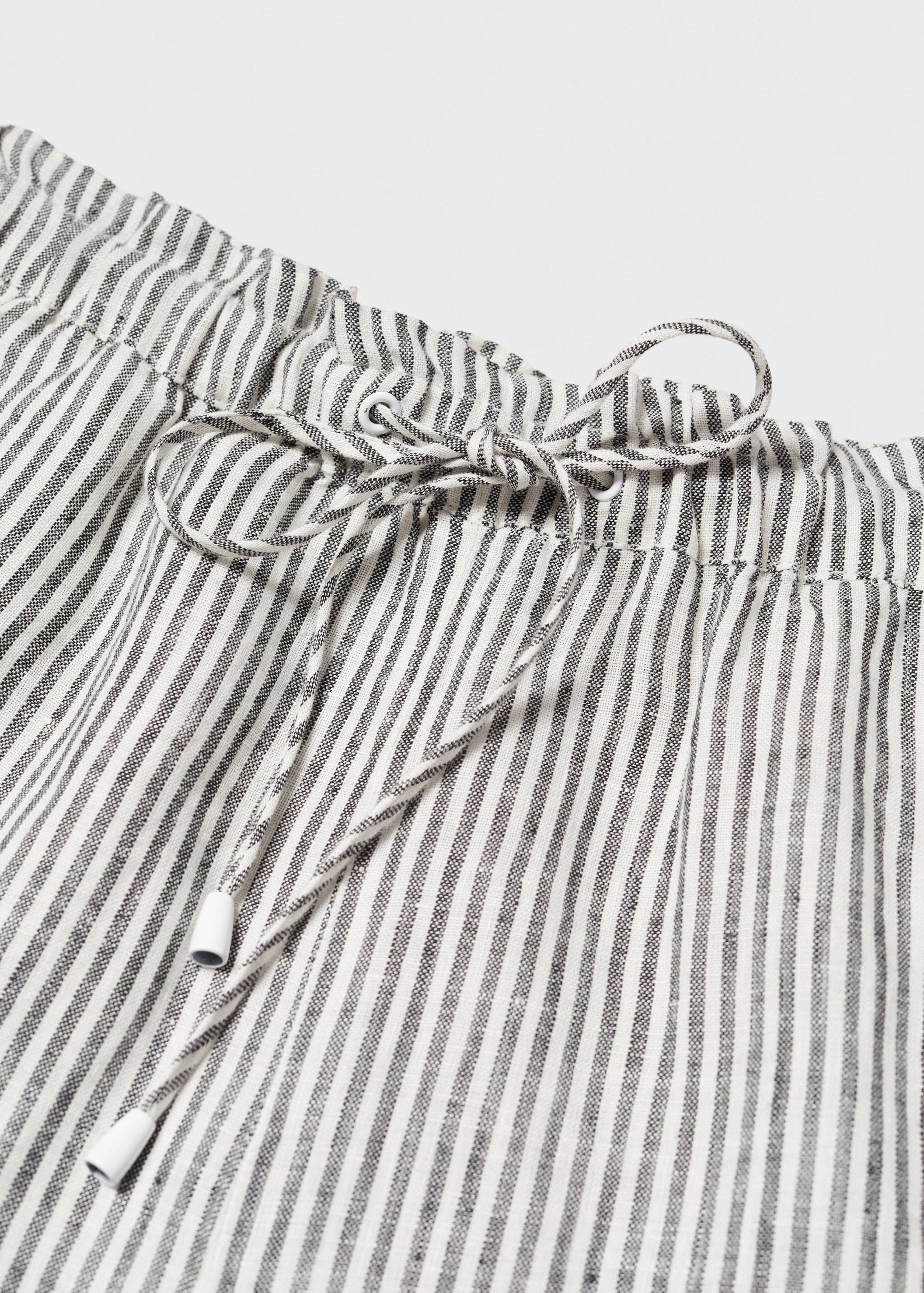 Linen shorts with drawstring - Details of the article 8