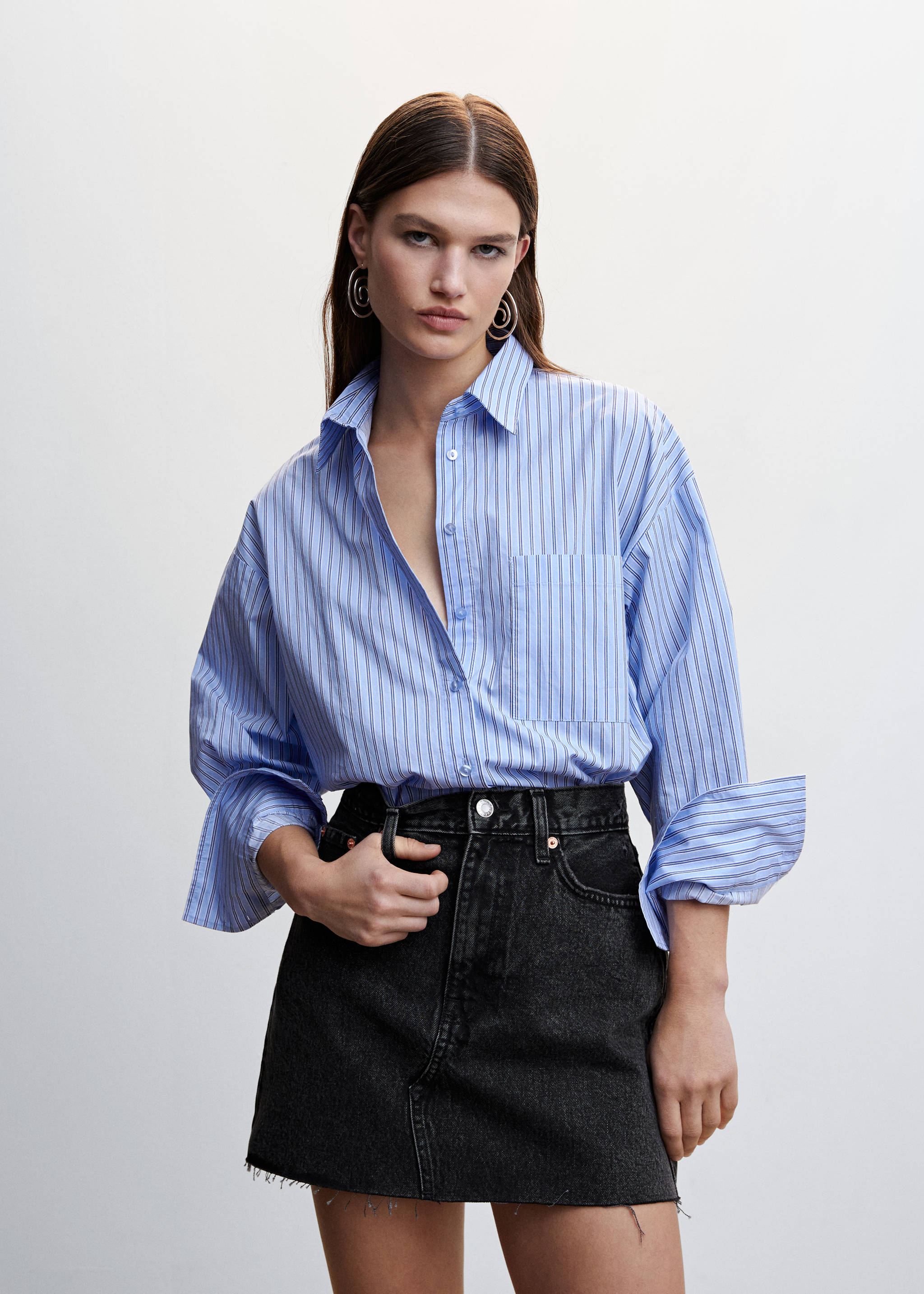 Мини-юбка из денима - Средний план