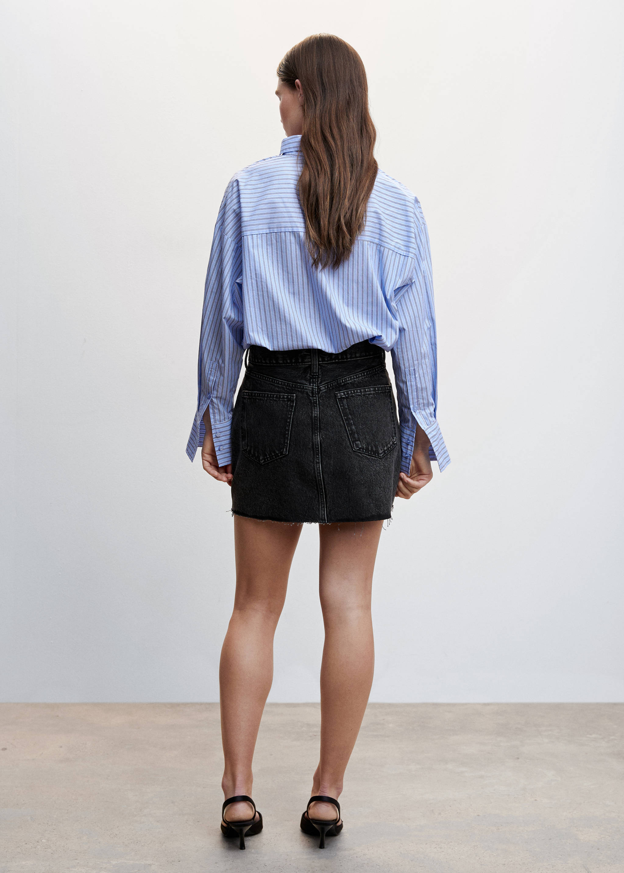 Мини-юбка из денима - Обратная сторона изделия