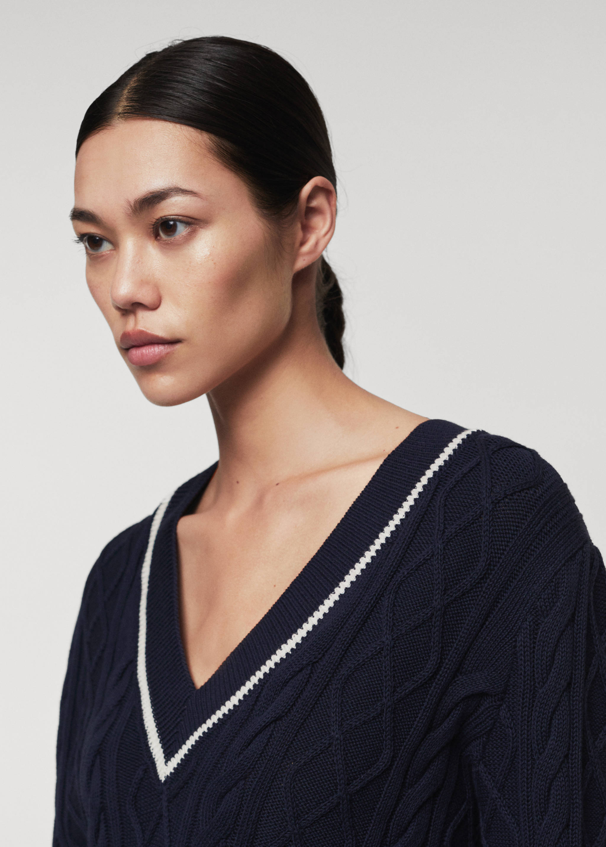 Pull-over torsades col V - Détail de l'article 1