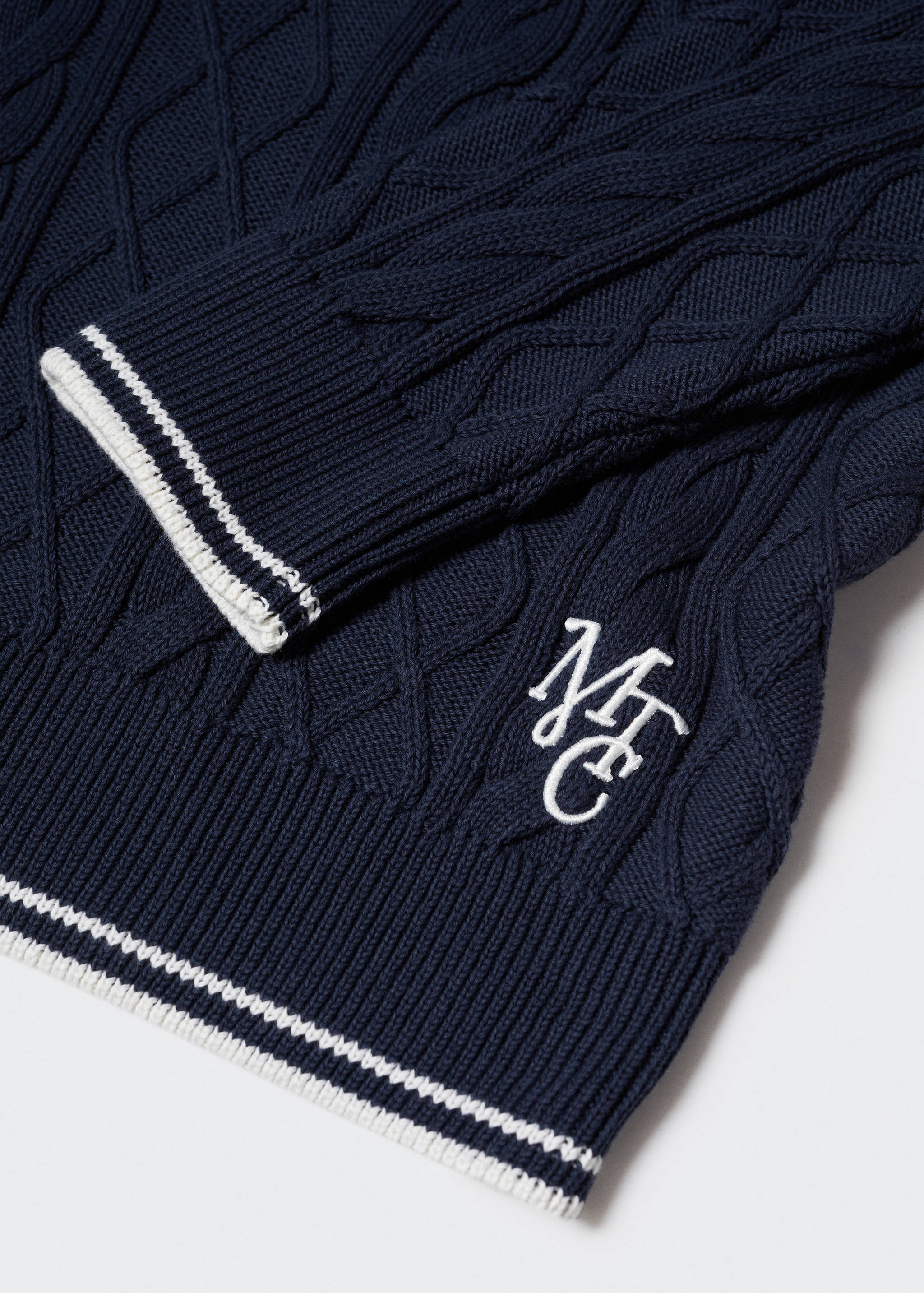 Pull-over torsades col V - Détail de l'article 8