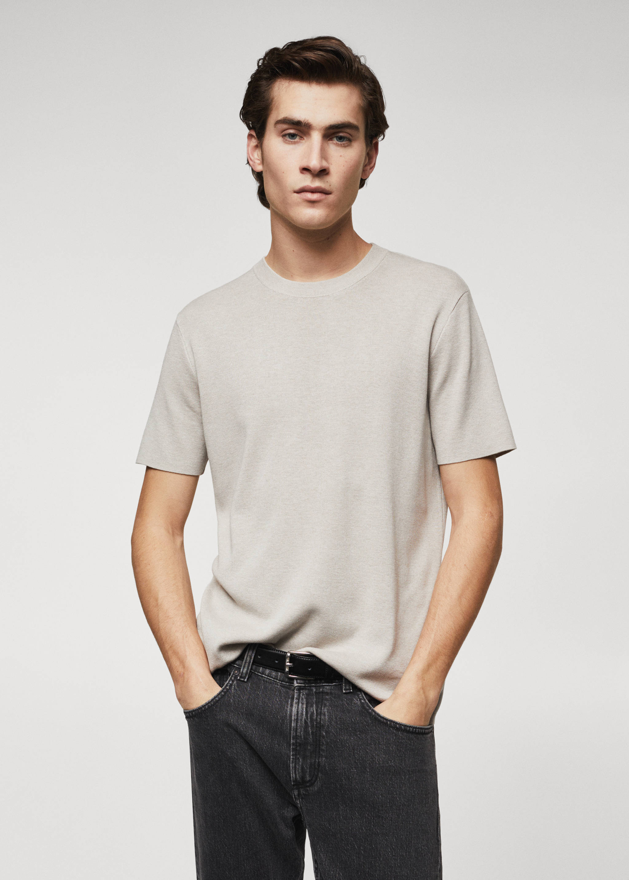 Футболка из тонкого трикотажа - Средний план