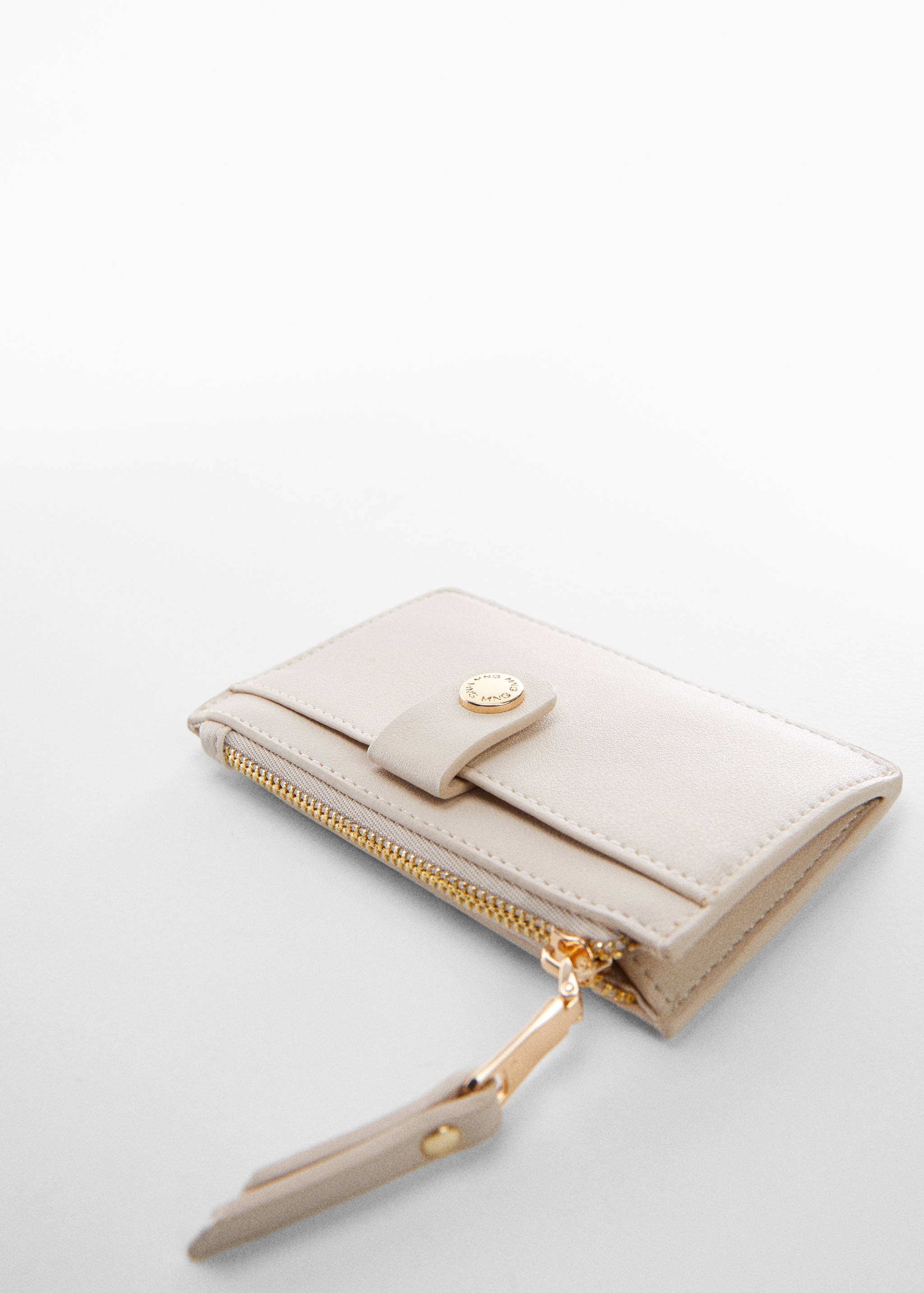 Card holder with button and logo - Details of the article 1