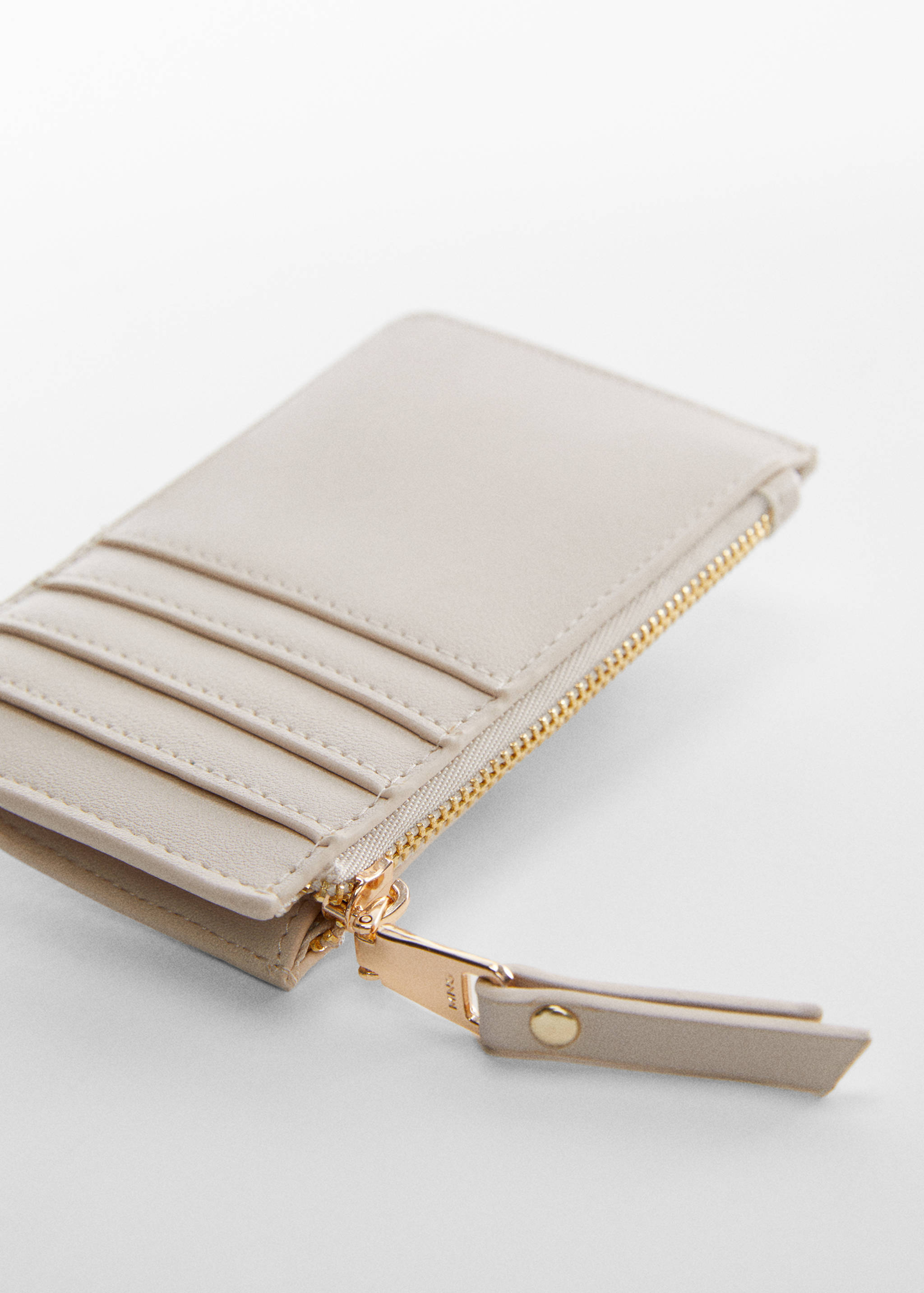 Card holder with button and logo - Details of the article 2