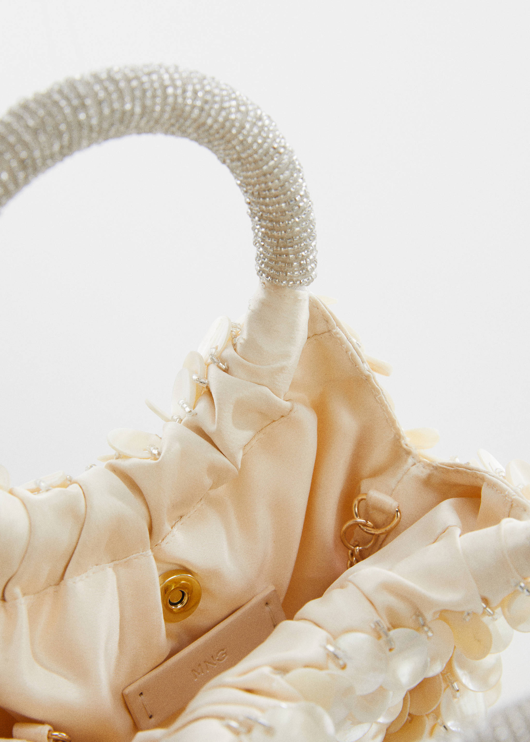 Mini mother-of-pearl bead bag  - Details of the article 2