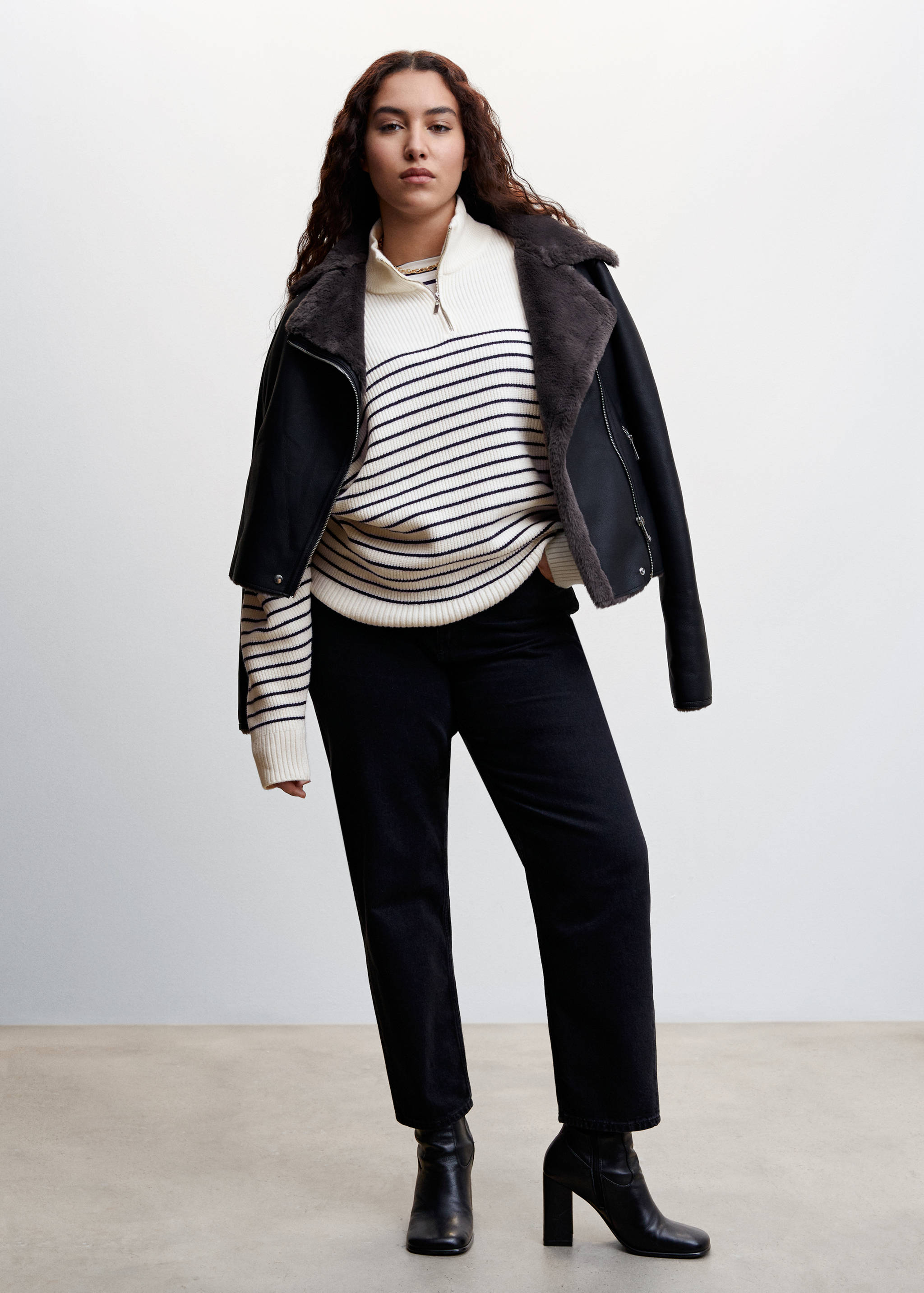Striped sweater with zip - Details of the article 3