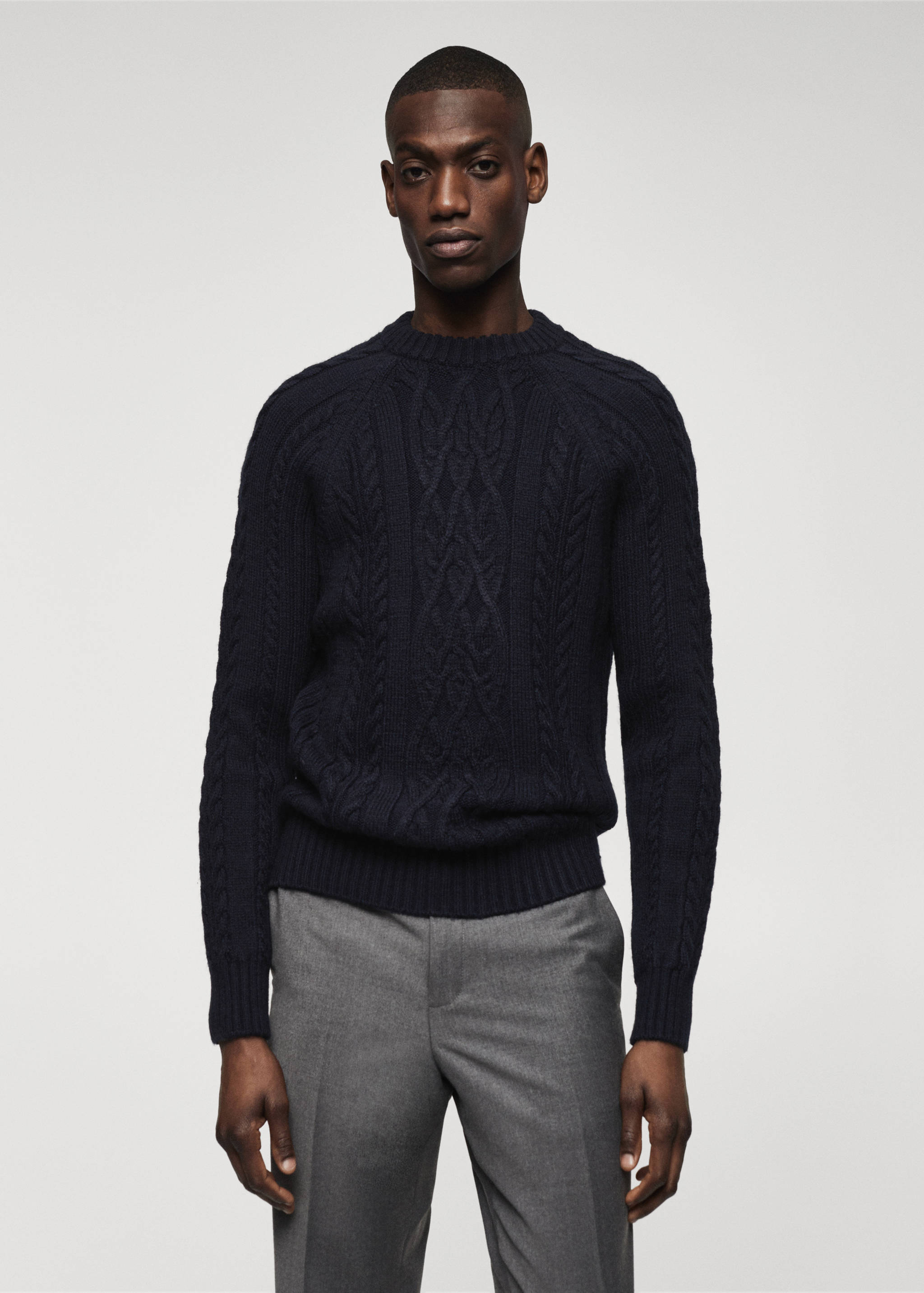 Knitted braided sweater - Medium plane